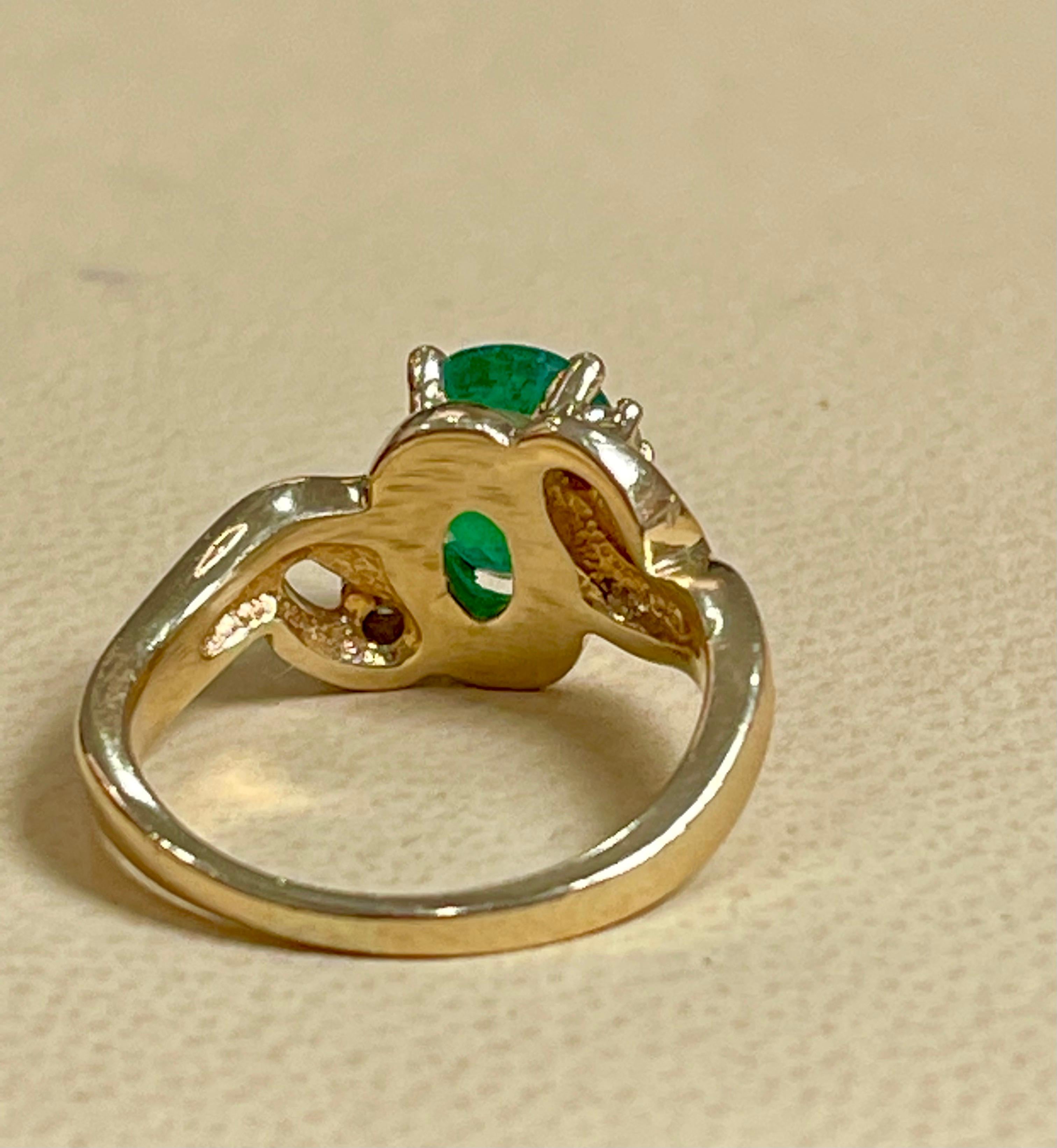 Women's 1.8 Carat Natural Oval Emerald and Diamond Ring 14 Karat Yellow Gold For Sale