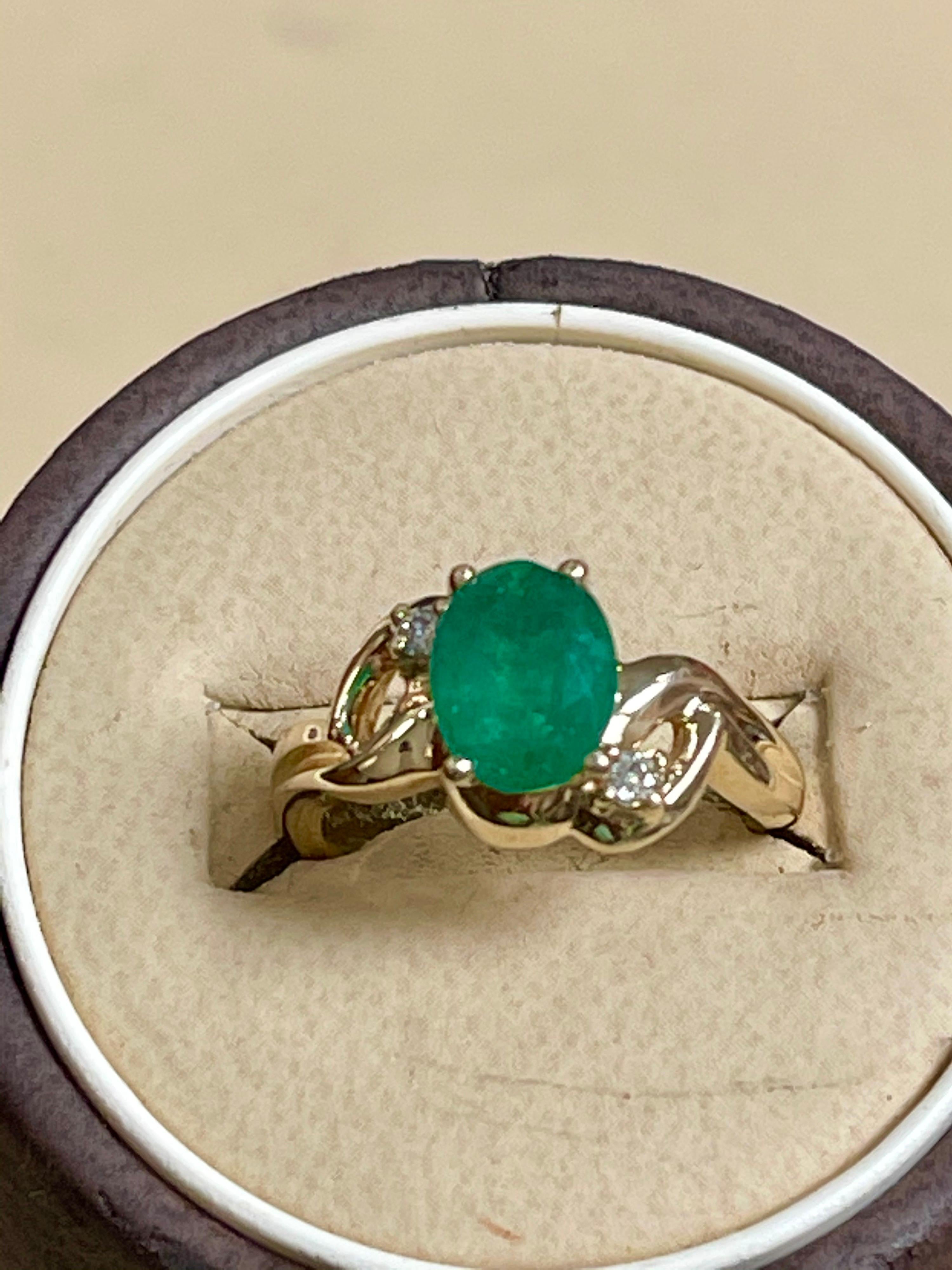 1.8 Carat Natural Oval Emerald and Diamond Ring 14 Karat Yellow Gold For Sale 1