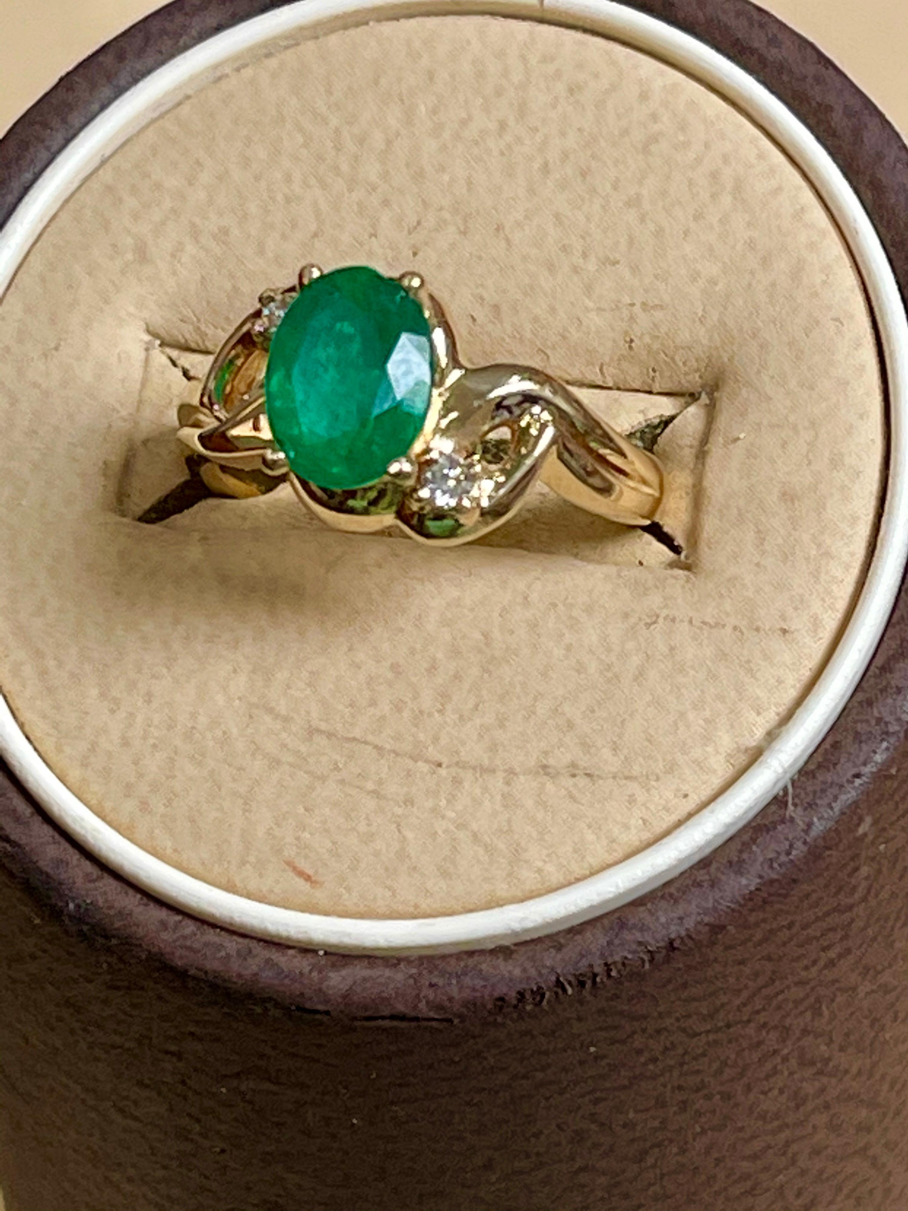 1.8 Carat Natural Oval Emerald and Diamond Ring 14 Karat Yellow Gold For Sale 2