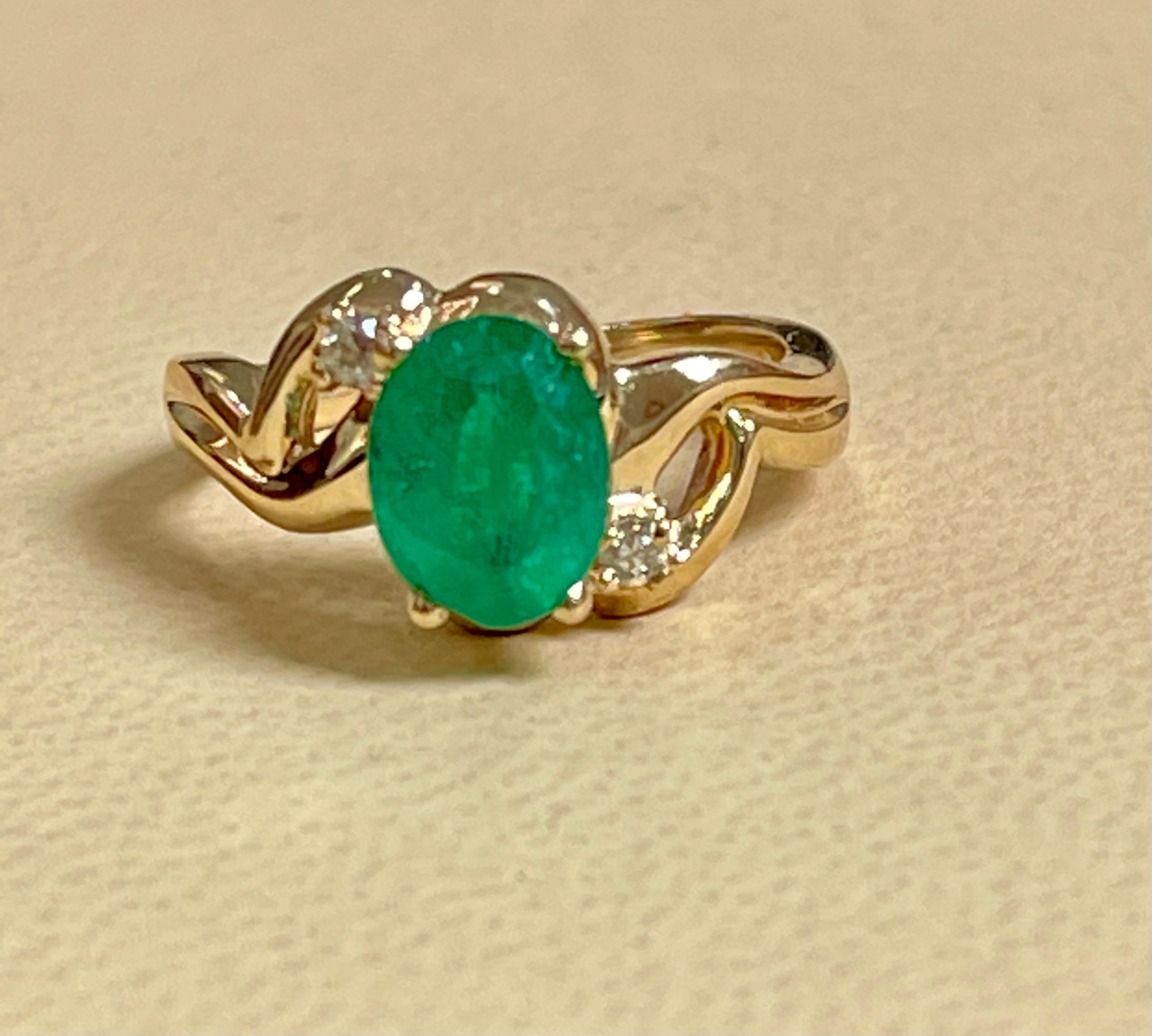 1.8 Carat Natural Oval Emerald and Diamond Ring 14 Karat Yellow Gold For Sale 4