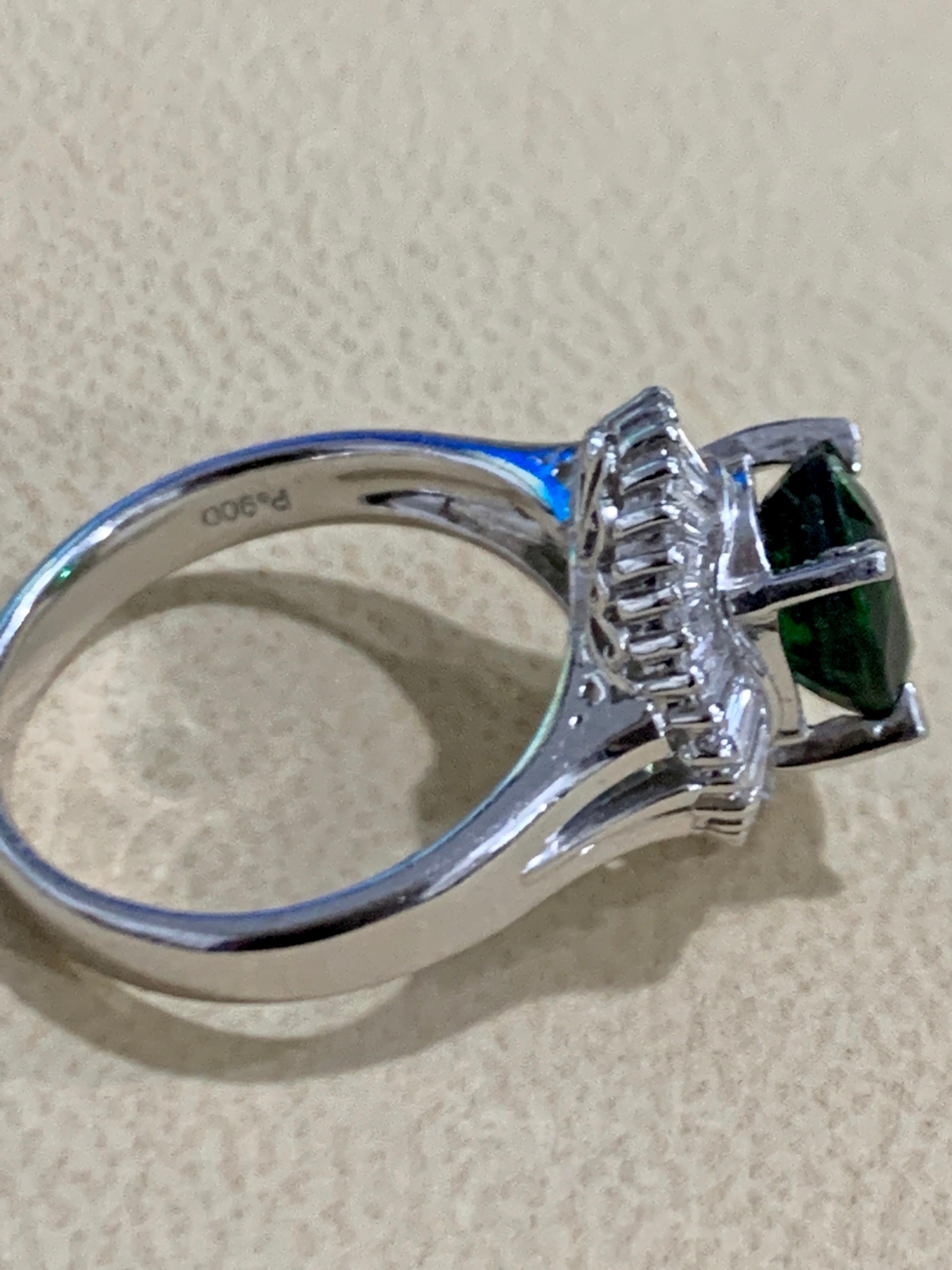 1.8 Carat Oval Tsavorite and 1.0 Carat Diamond Ring in Platinum Estate Size 6 In Excellent Condition For Sale In New York, NY