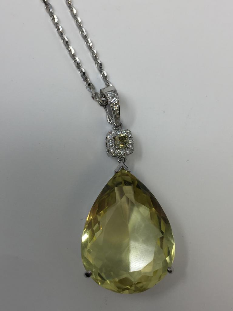 18 Carat Pear Shape Yellow Citrine and Yellow Diamond Pendant and Necklace In New Condition For Sale In North York, Ontario