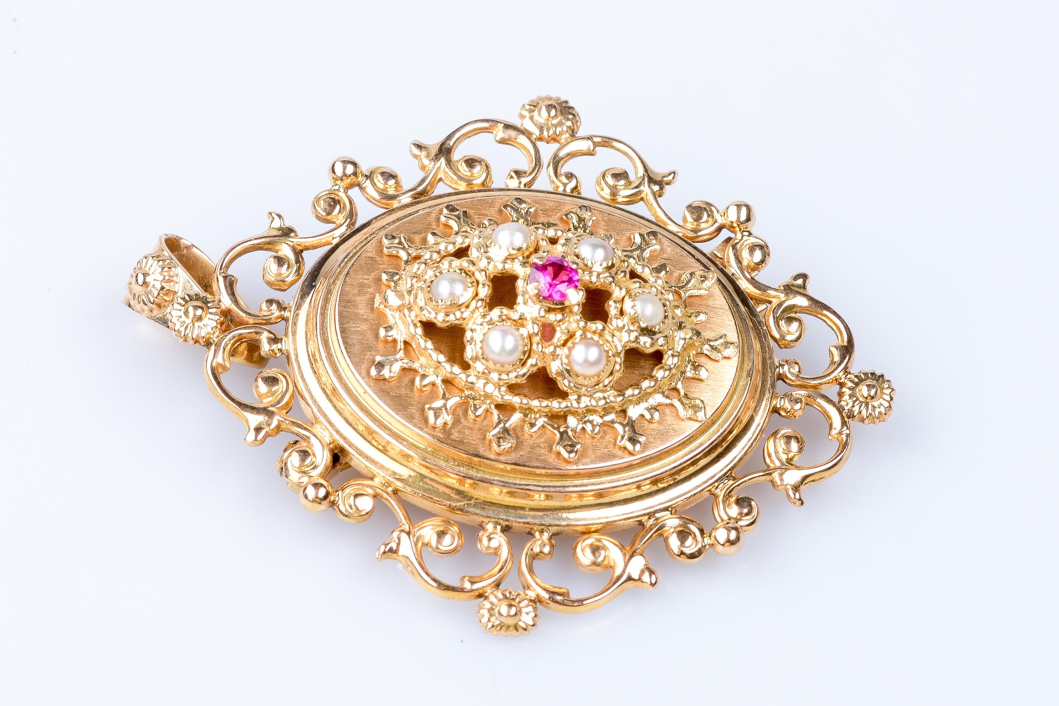 18 carat pink gold brooch or/and ruby and pearls pendant For Sale 2