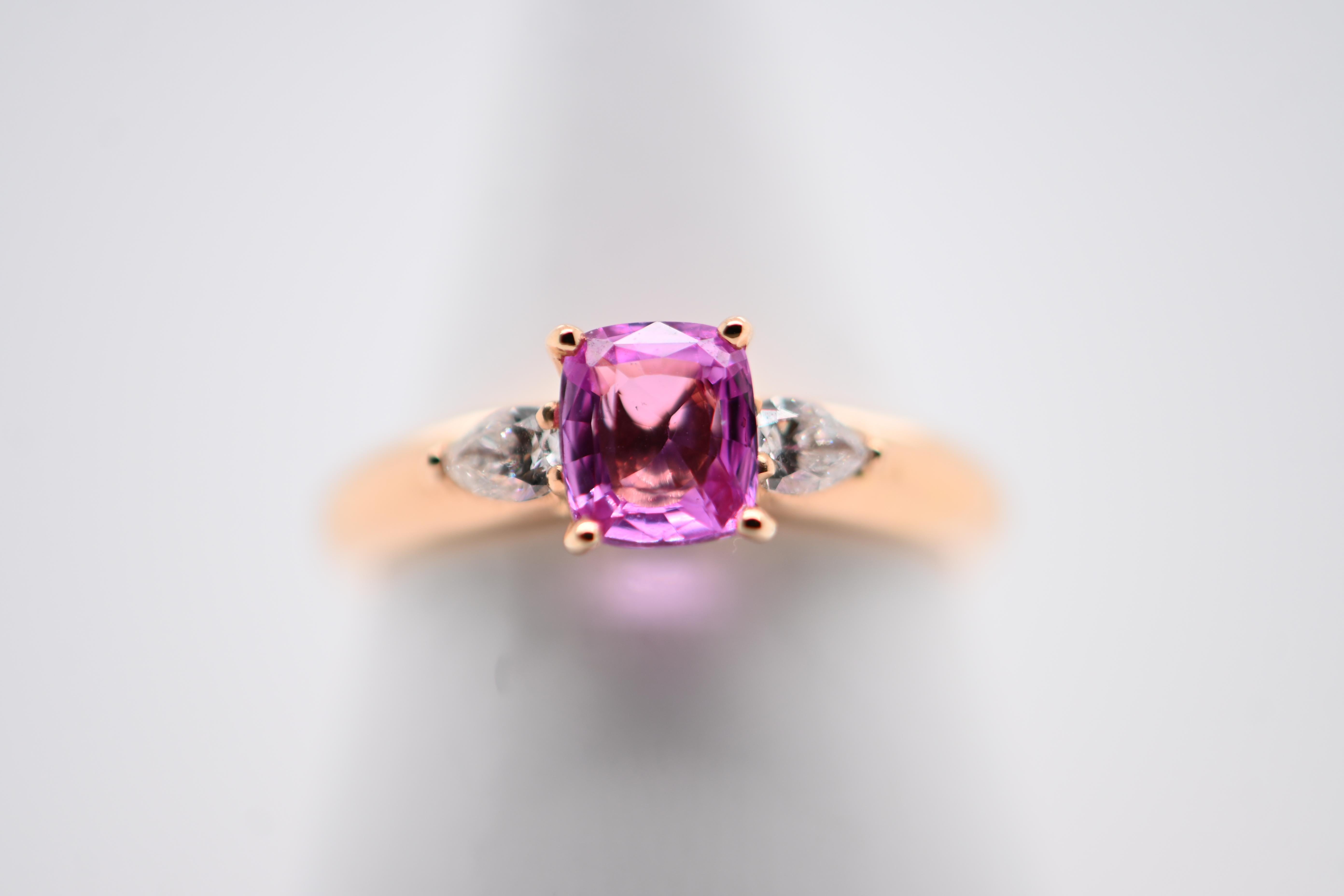 18-Carat Pink Gold Ring with Pink Sapphire and Two Diamonds Totaling 1.07 Carat In New Condition For Sale In Vannes, FR