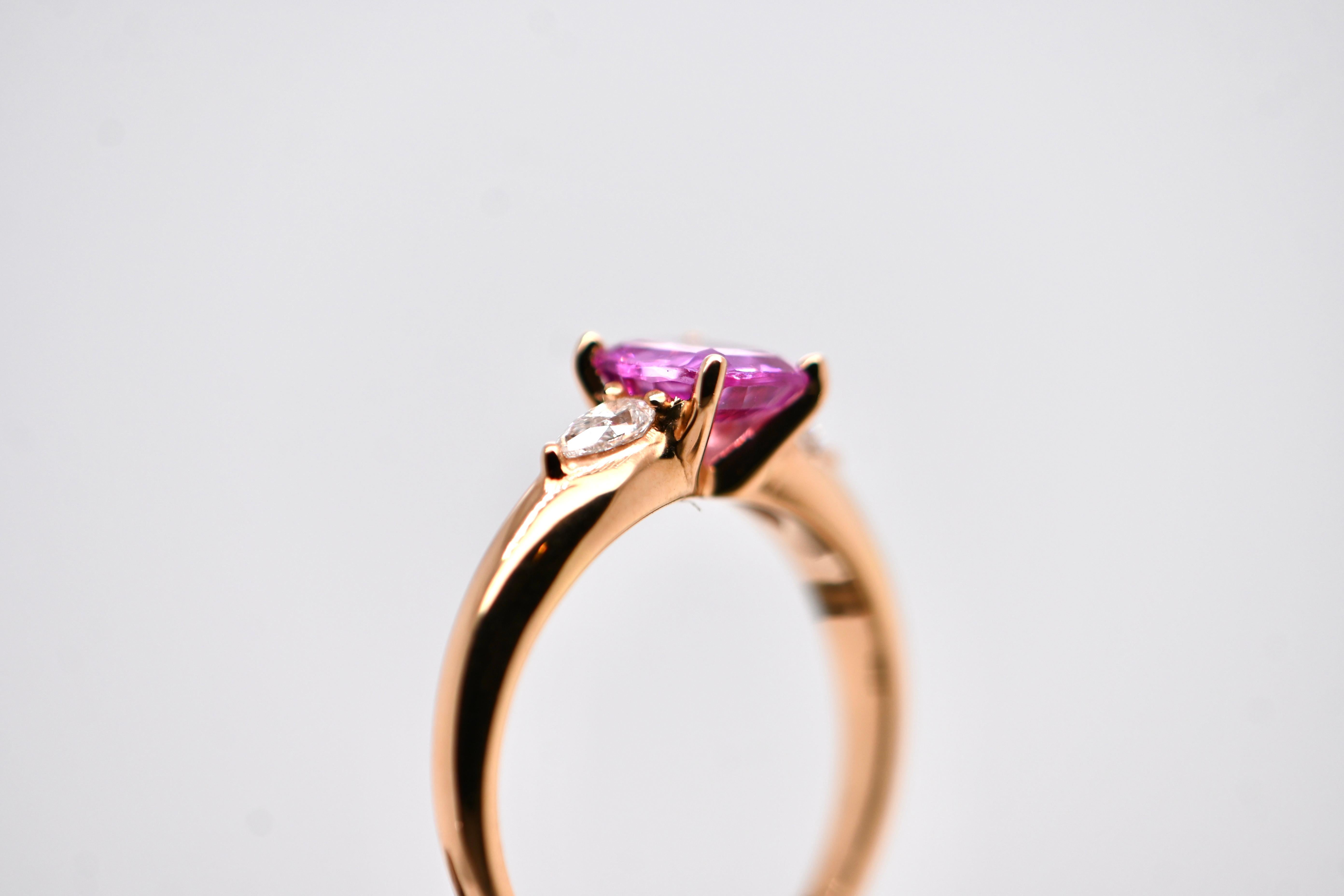18-Carat Pink Gold Ring with Pink Sapphire and Two Diamonds Totaling 1.07 Carat For Sale 1