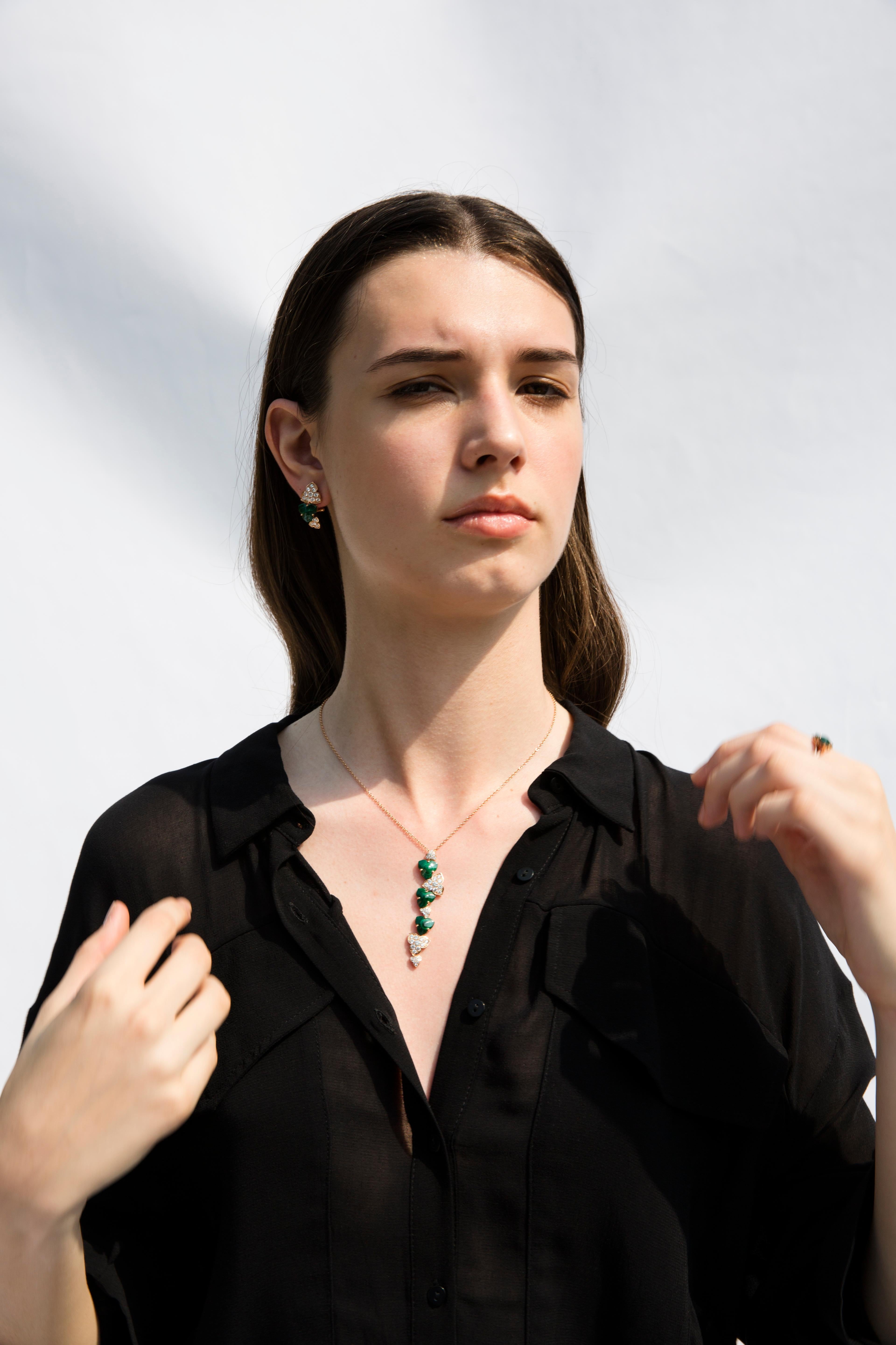 18 Carat Pink Gold Round Cut Diamonds and Malachite Pendant Necklace, featuring 1,35 carats of diamonds, G color, VVS clarity; total piece weight: 10,20 gr; 42 cm to 39.5 cm adjustable chain
Handmade in Italy, ready in stock

Being a handmade jewel