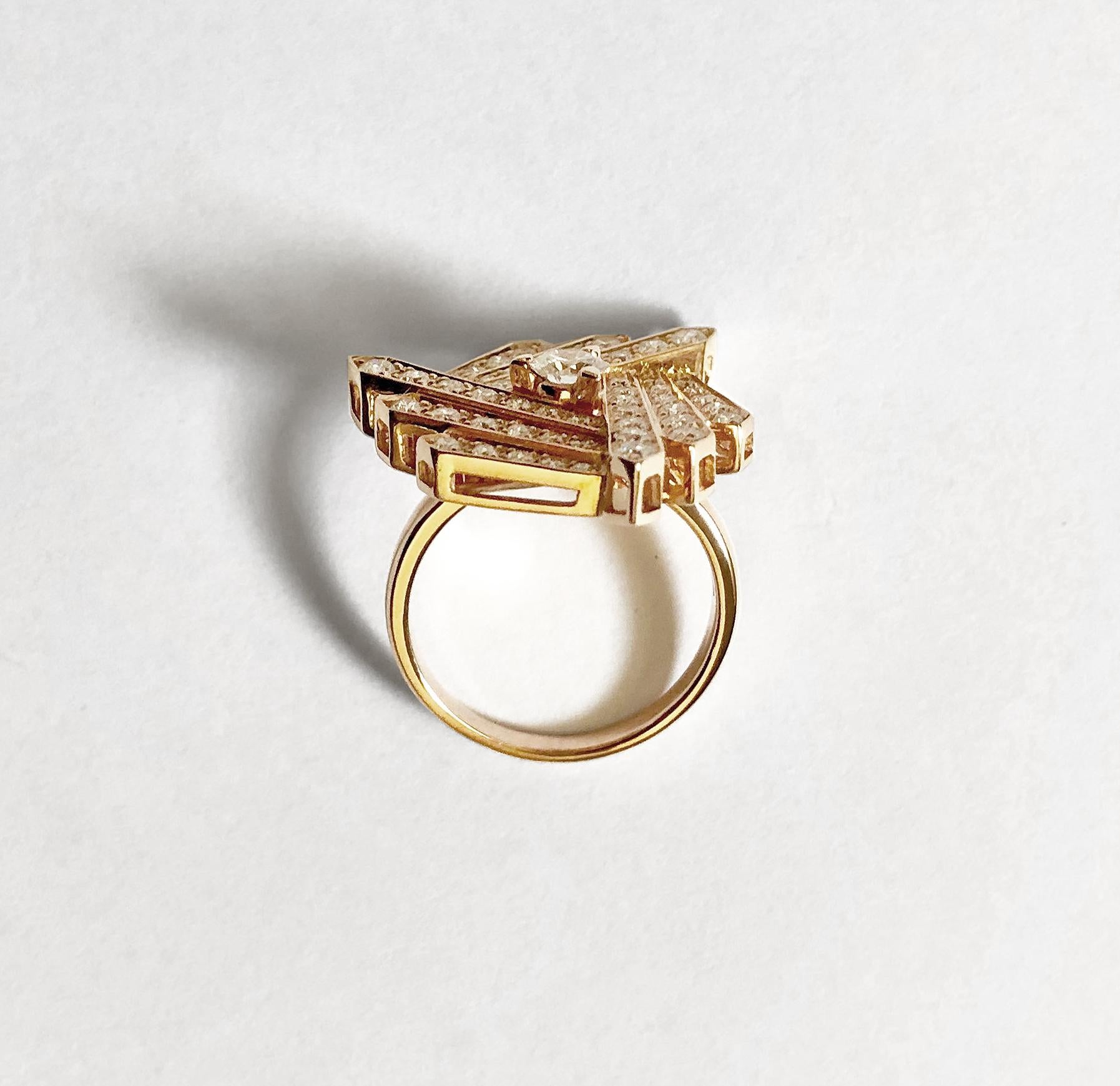 Art Deco 18 Carat Pink Gold Round Cut Diamonds Geometrical Design Ring For Sale