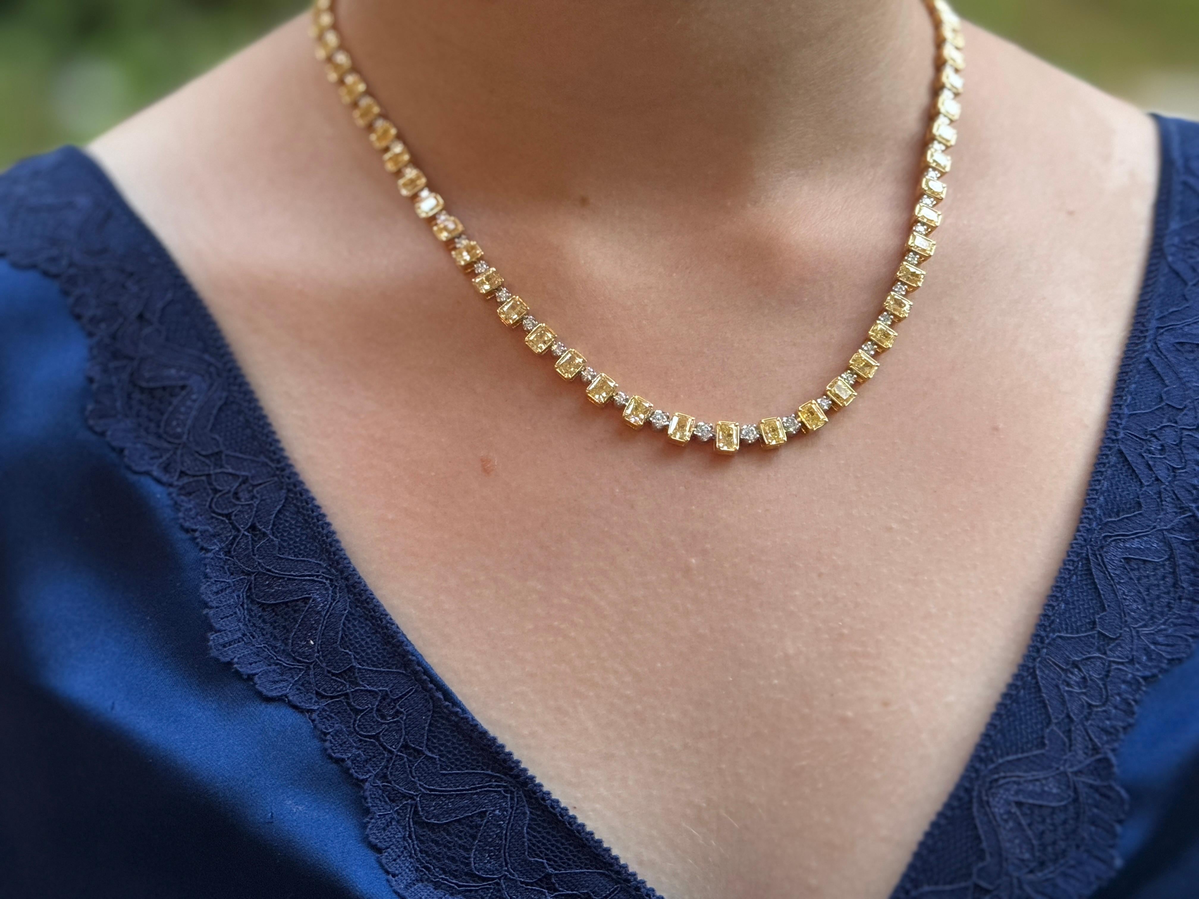 Collier Tennis en or 18 carats avec alternance de diamants naturels jaunes rayonnants Pour femmes en vente