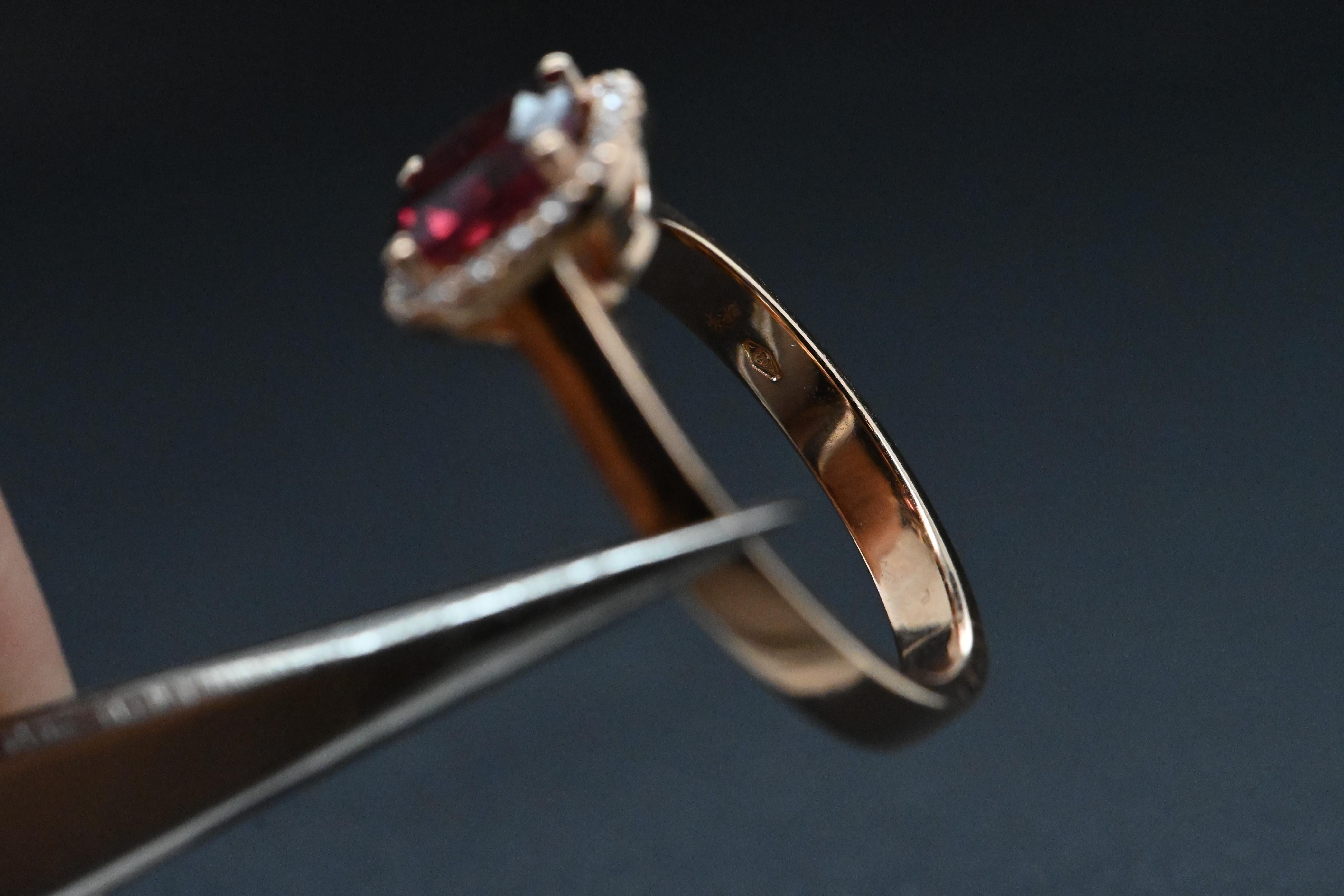 18 Carat Rhodolite And Diamond Rose Ring In New Condition For Sale In Vannes, FR