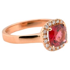Anillo Rosa de Rodolita y Diamantes de 18 Quilates