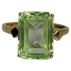 18 Carat Ring Yellow Gold with a Peridot