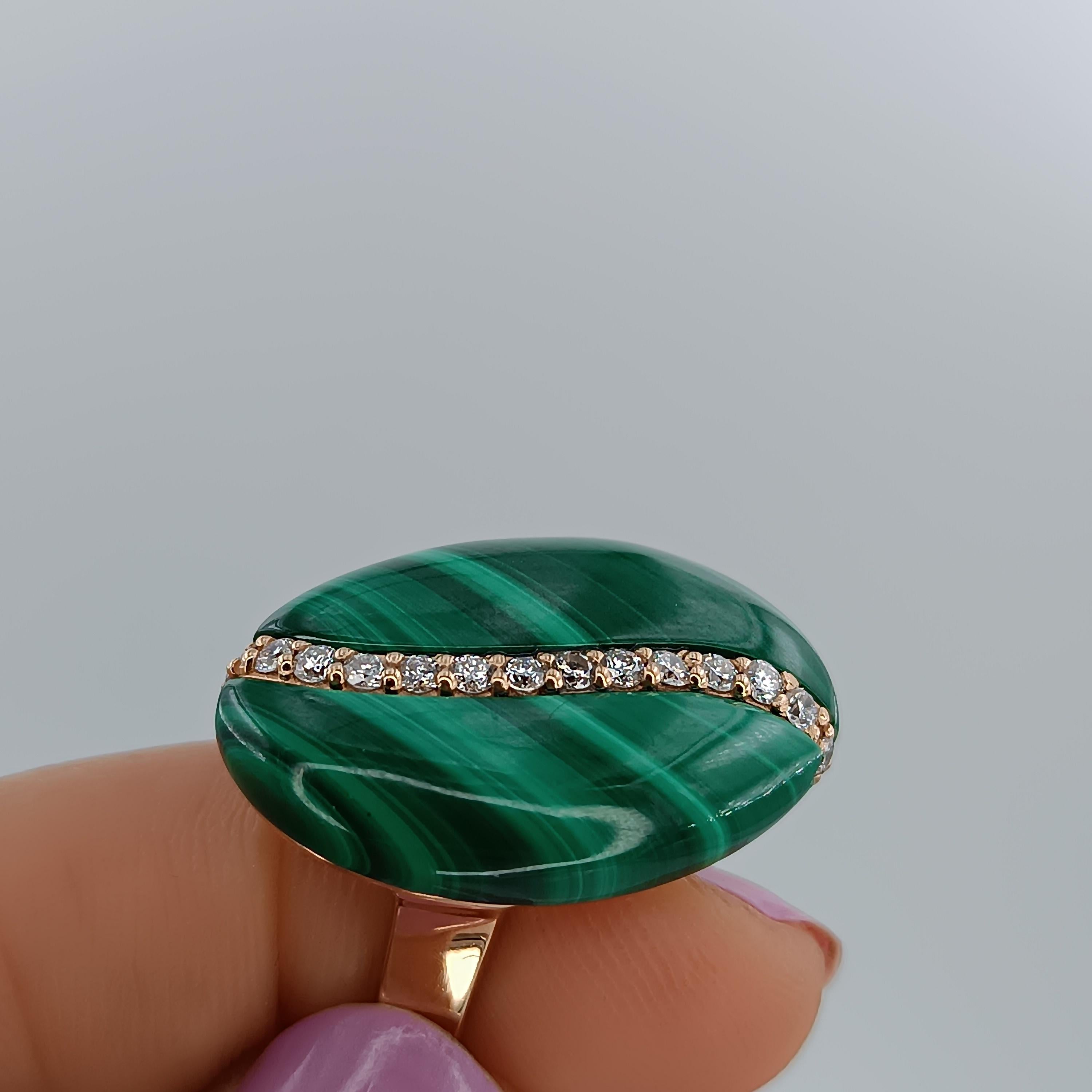 This wonderful Leo Milano Cocktail Ring from our Bottuno collection shows in every detail a very complicate yet perfectly done workmanship. The Cocktail Ring in 18 carat rose gold . with malachite  The object weights 11.98 grams and the  diamonds