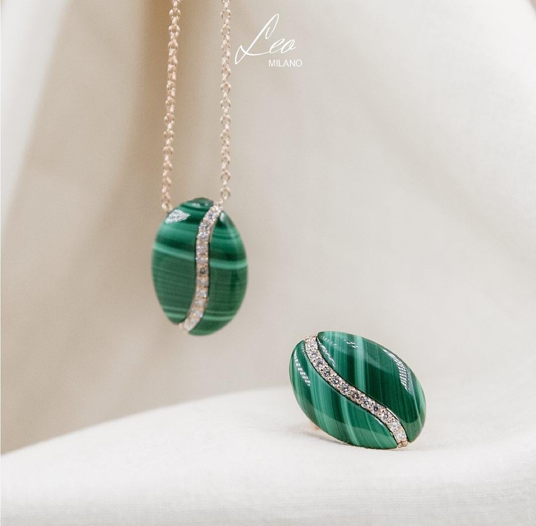This wonderful Leo Milano pendant from our Bottuno collection shows in every detail a very complicate yet perfectly done workmanship. The pendant and the chain are in 18 carat rose gold . with malachite  The object weights 10.32 grams and the 
