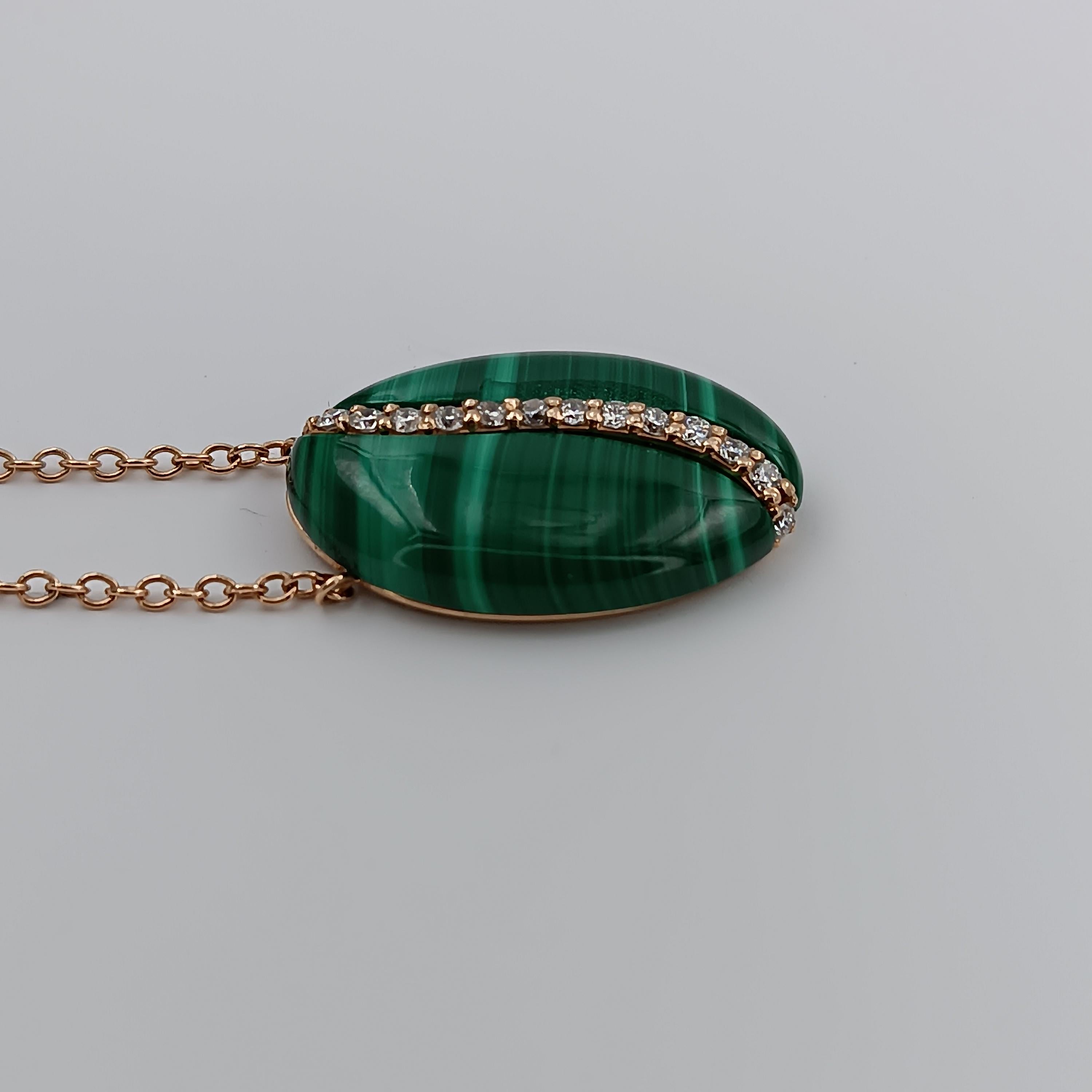 Contemporary 18 Carat Rose Gold Malachite 14 Diamonds 0.42 VS G Colour Carats Necklace For Sale