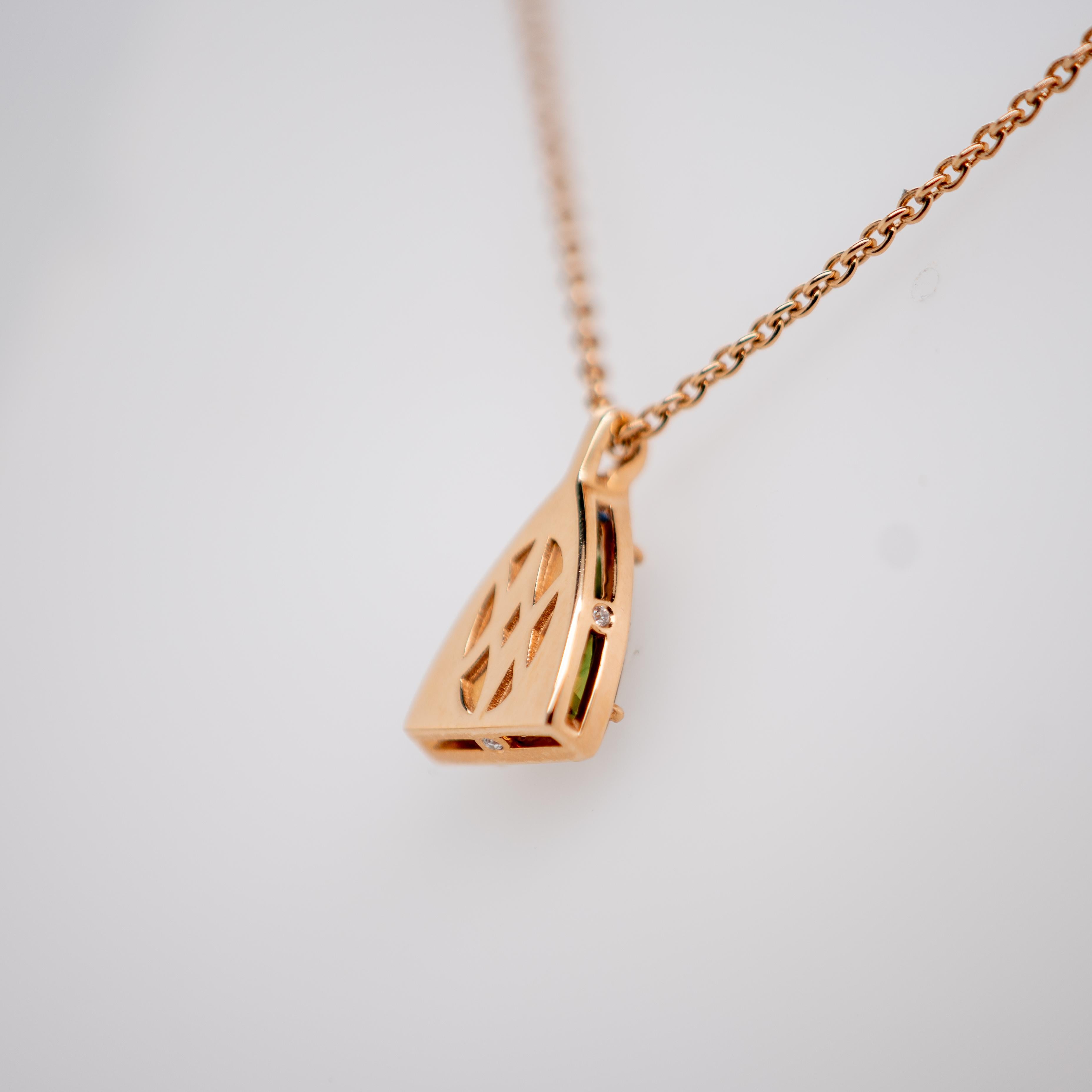 18 Carat Rose Gold Pendant Green Sapphire Diamonds In Excellent Condition For Sale In Vannes, FR