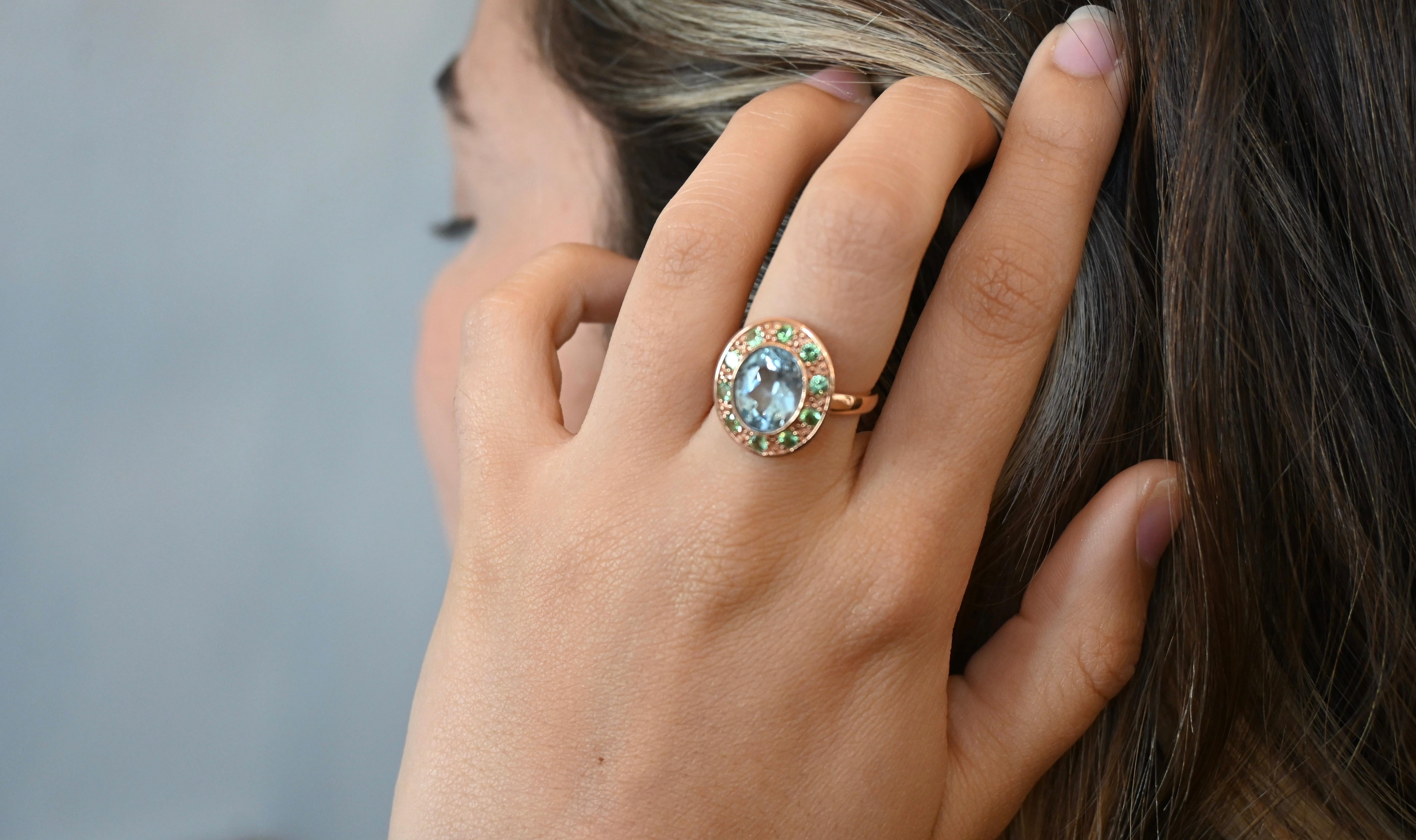 18-Carat Rose Gold Ring Adorned with a Topaz Stone and Tsavorite For Sale 1