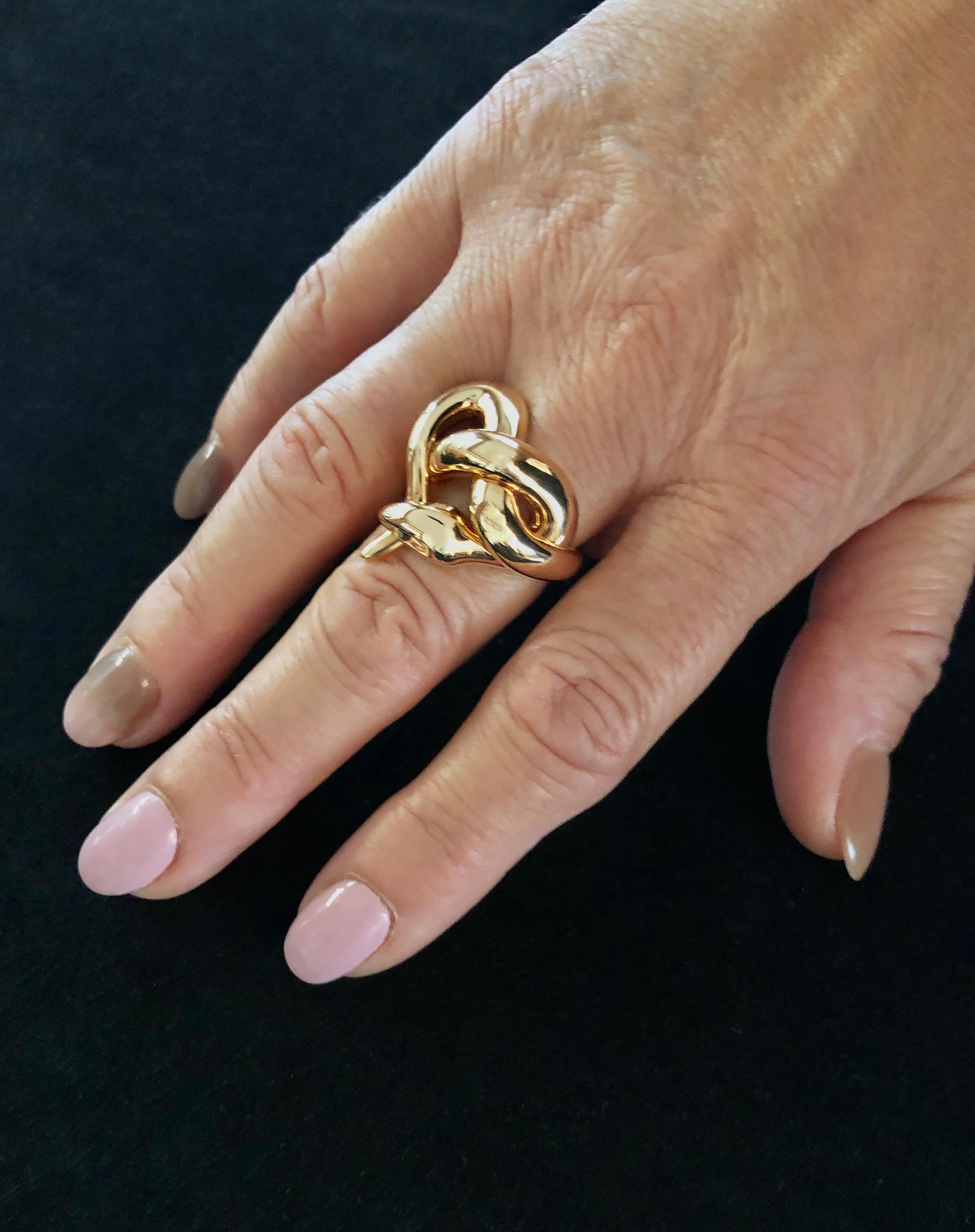 Round Cut 18 Carat Rose Gold Ring For Sale