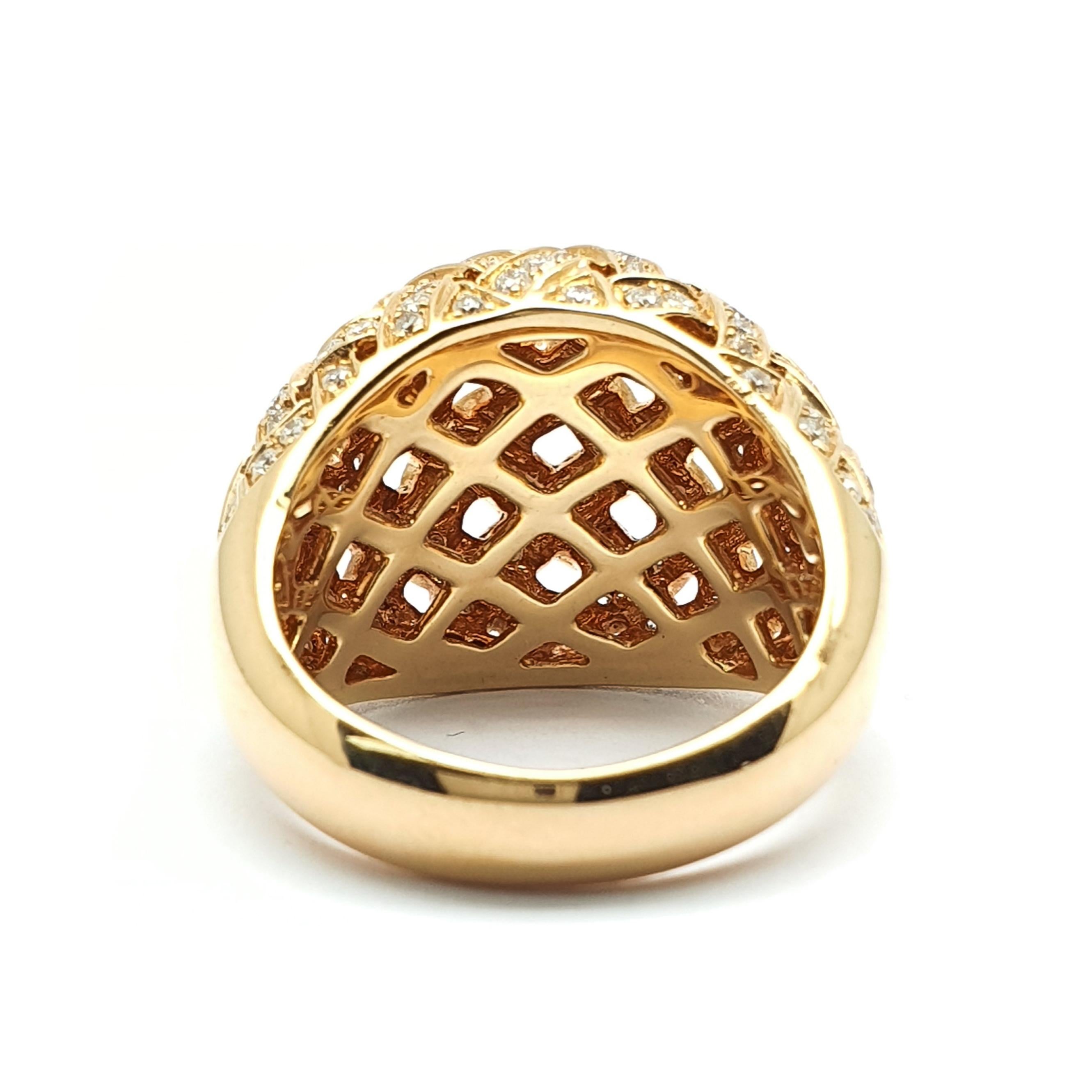 The eye catching Bombe  shape of the ring is according to Puck Eigenmann a sign of a woman who dares to share what she loves. Modesty marks the Dutch women, the country in which she resides and with het designs she dares women to open up in showing