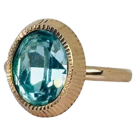 18 carat rose gold ring oval solitaire with blue oval topas.
Add a touch of elegance to your collection with this stunning 18 carat vintage rose gold ring, featuring a beautiful oval topas. The topas is beautifully faceted which makes a lust for the