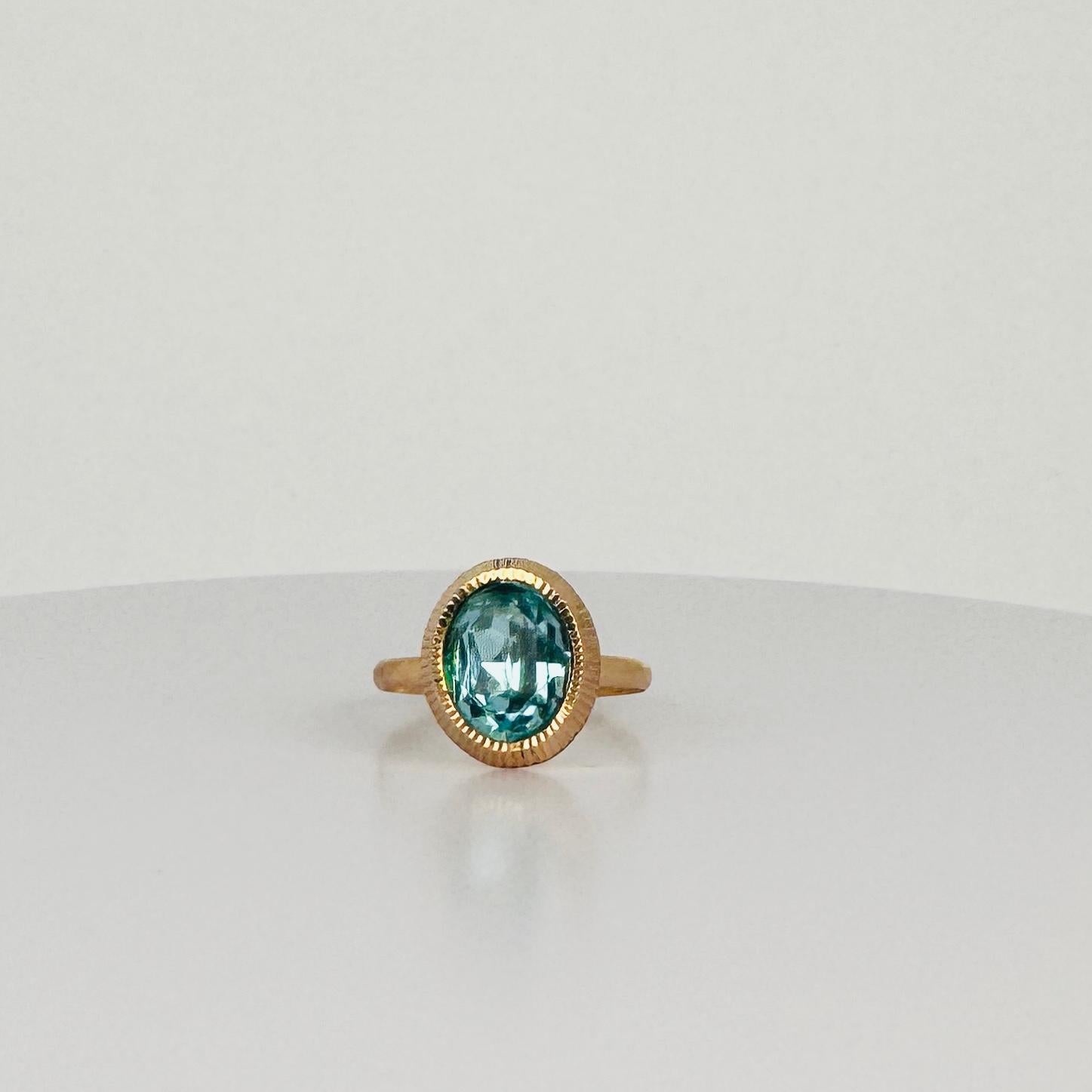 18 carat rose gold ring oval solitaire with blue oval topas In Good Condition For Sale In Heemstede, NL