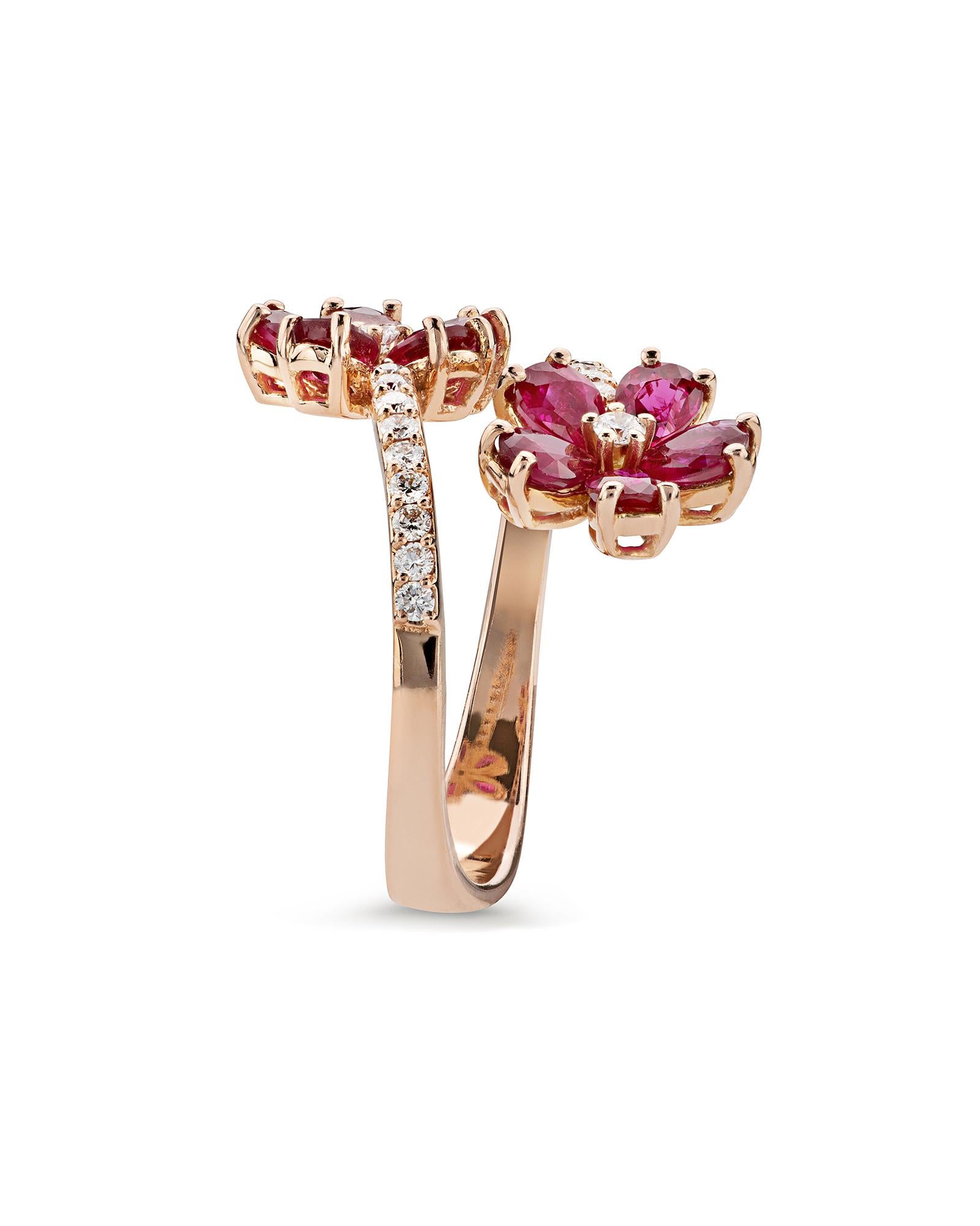 This rose gold ring is unique.
The fluid and sensual curves of the spiral are adorned with diamonds, while at the two ends of the jewel stand out two red flowers made with precious ruby gems.

Characteristics:
• 18 carat white gold
• Rubies 2,06