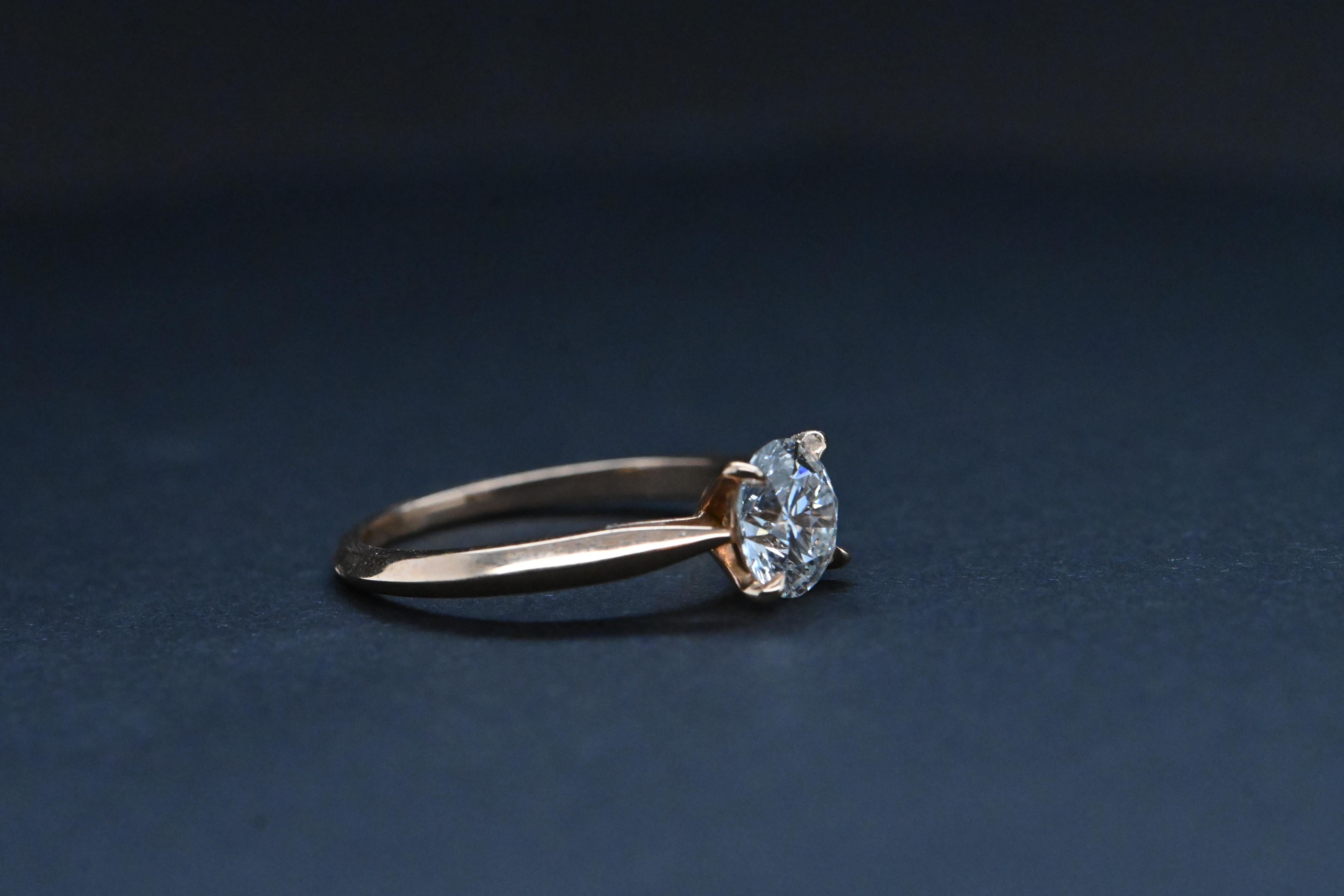 Juego de solitario de oro rosa de 18 quilates con un diamante de 1,200 quilates Moderno en venta