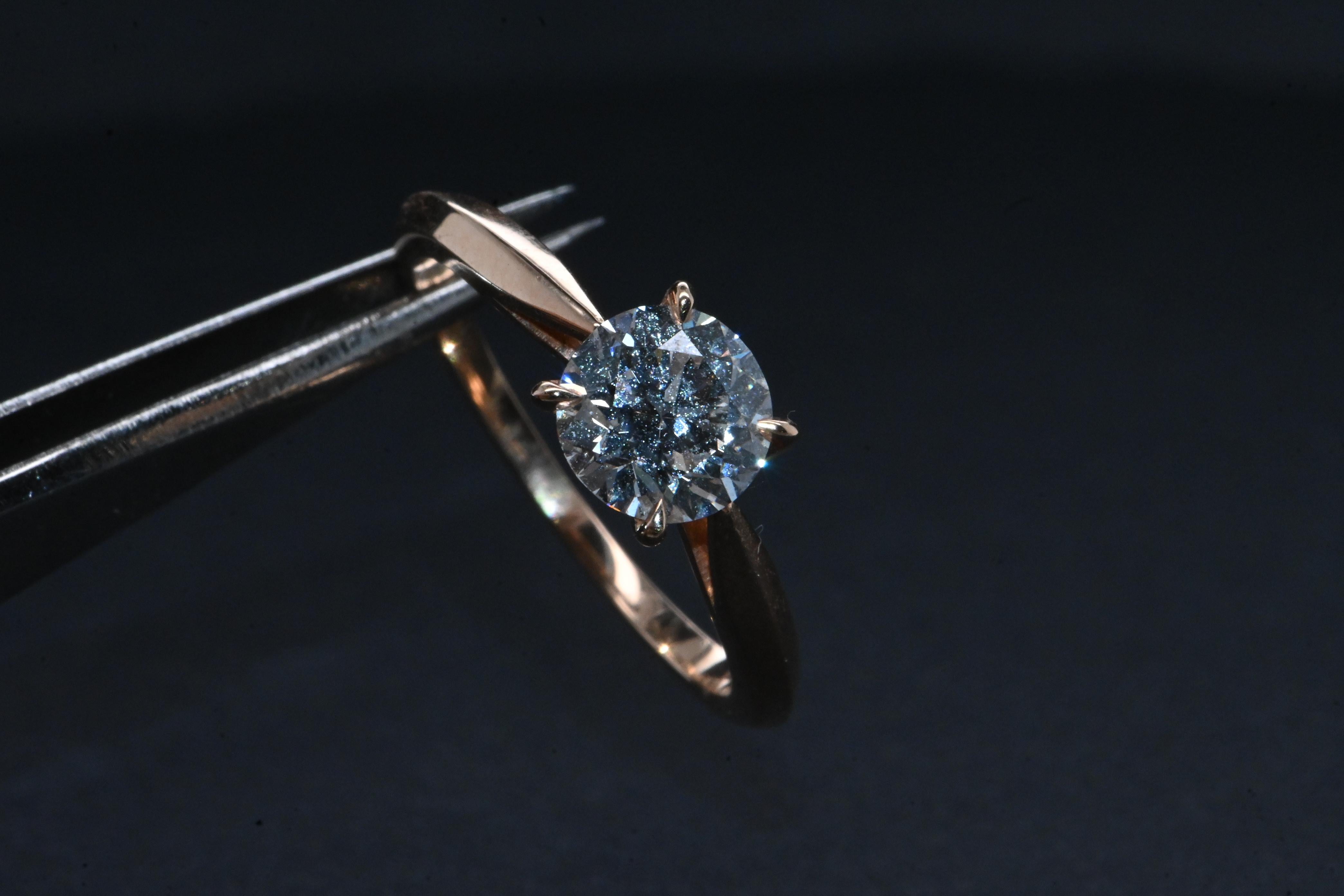 Juego de solitario de oro rosa de 18 quilates con un diamante de 1,200 quilates Corte brillante en venta
