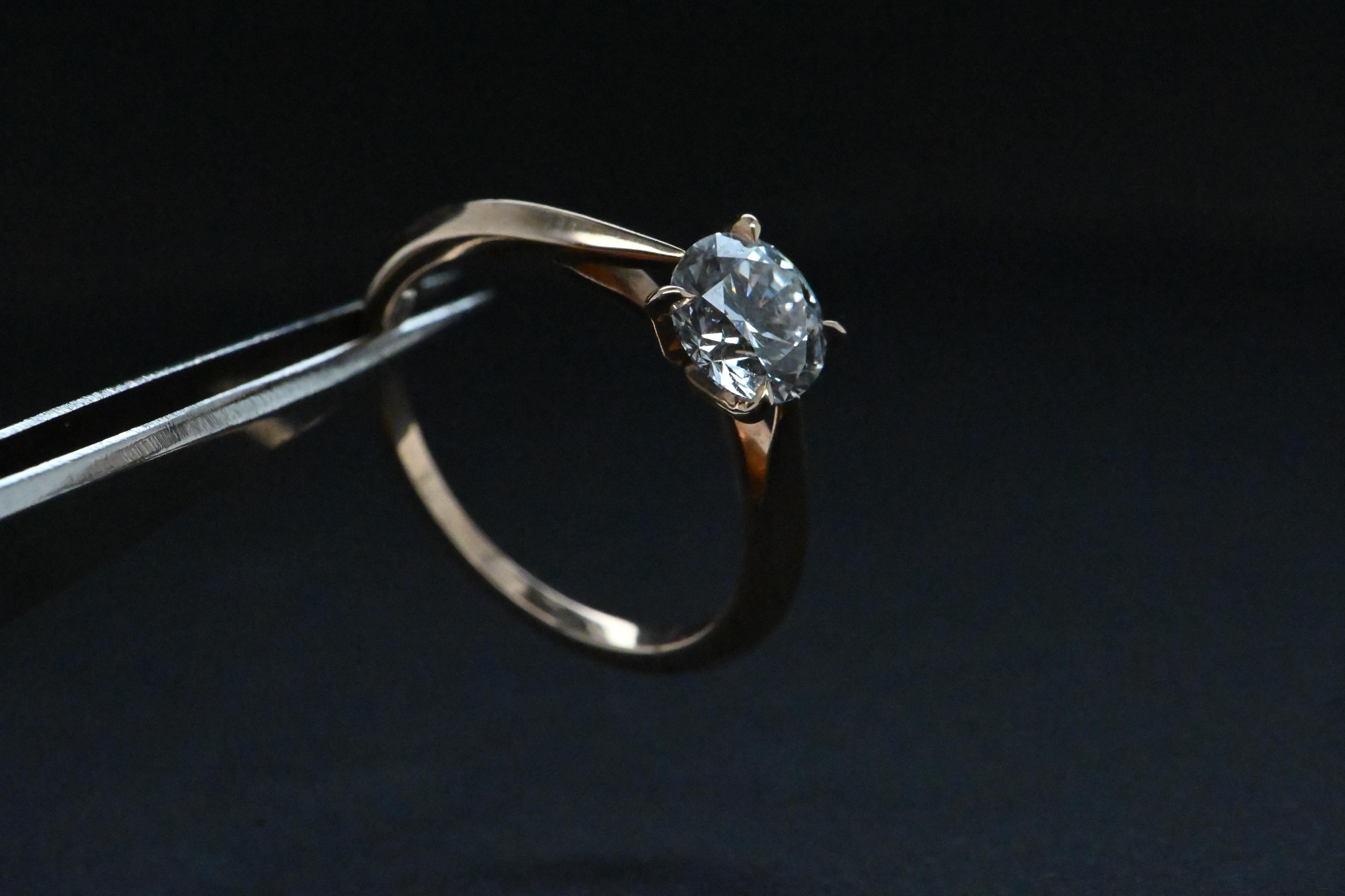 Femenino o masculino Juego de solitario de oro rosa de 18 quilates con un diamante de 1,200 quilates en venta