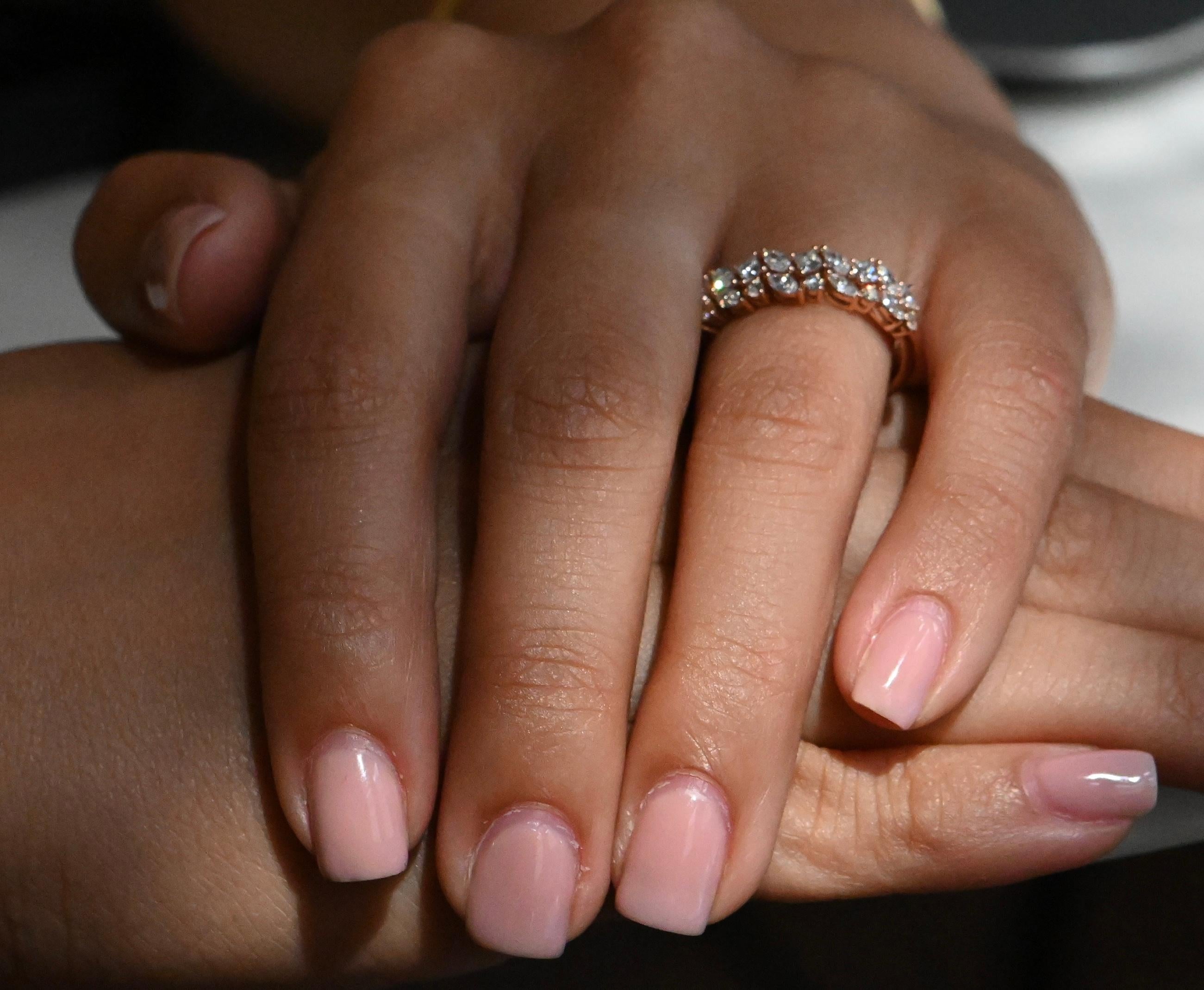 This magnificent 18-carat pink gold wedding band, certified by 750 thousandths engraving, is a true jewel of refinement. The ring features a diamond demi-tour, combining three different cuts for unparalleled brilliance.

Adorned with 10 marquise-cut