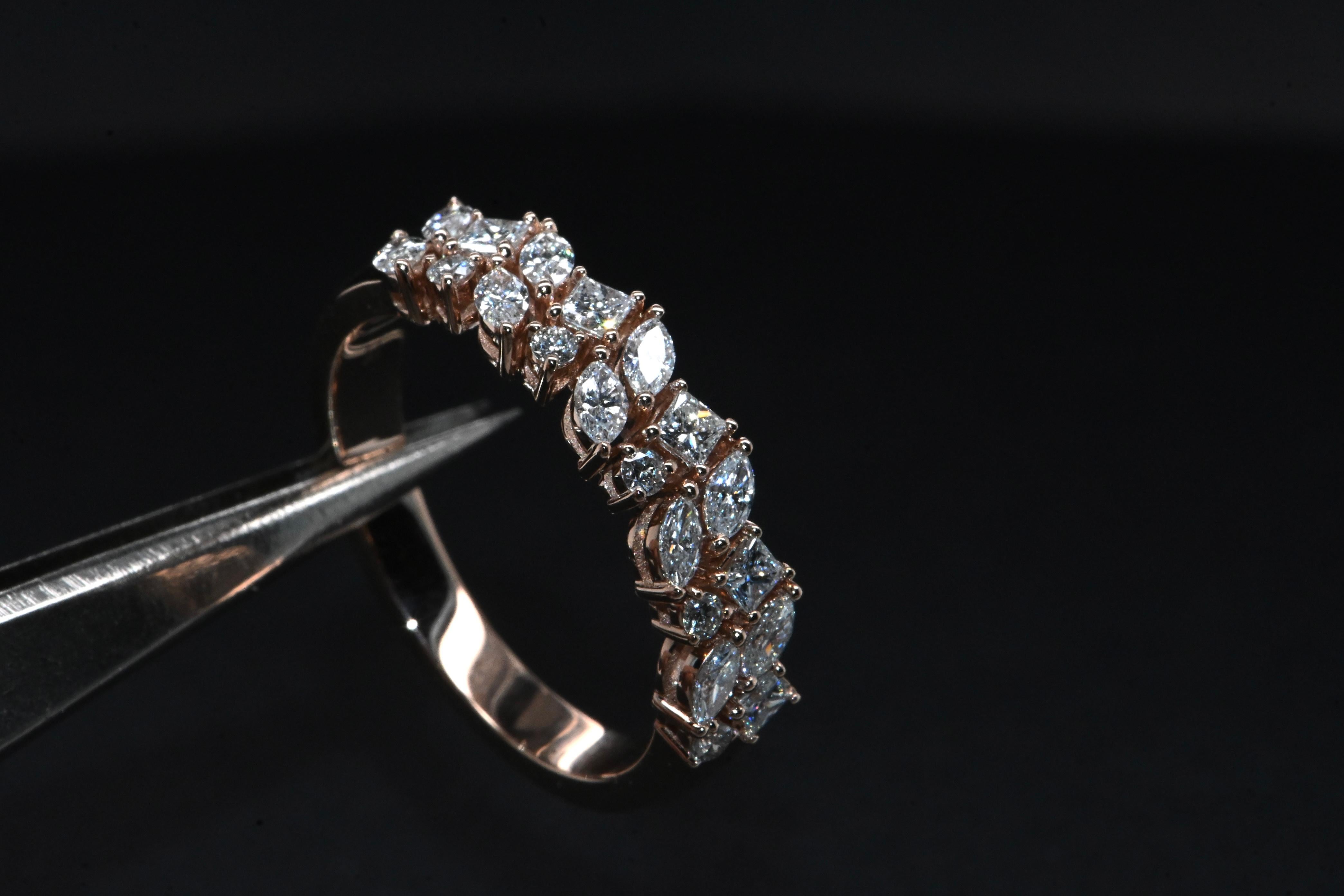 18 Carat Rose Gold Wedding Ring Set With 0.75 Carat Diamonds In New Condition For Sale In Vannes, FR