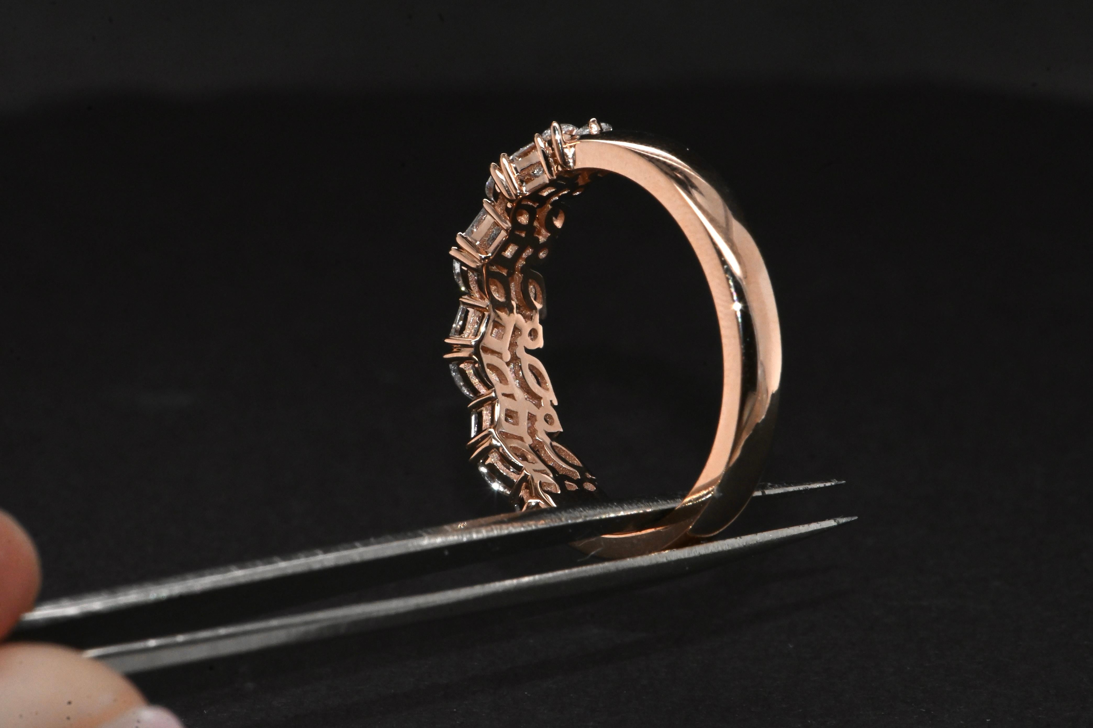 18 Carat Rose Gold Wedding Ring Set With 0.75 Carat Diamonds For Sale 1
