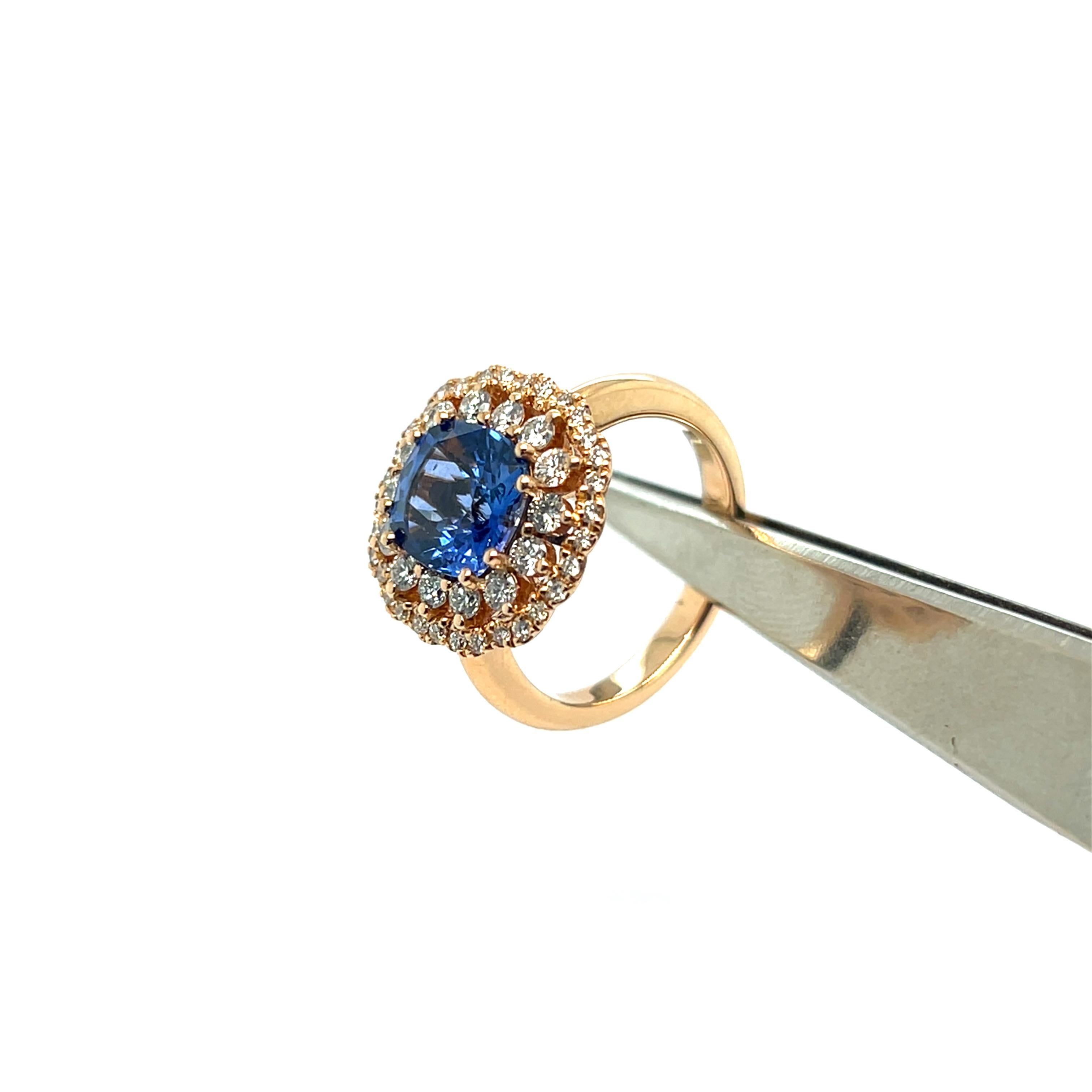 18 Carat Rose Gold with Cushion-Cut Ceylon Blue Sapphire and Diamonds Ring In New Condition For Sale In Vannes, FR