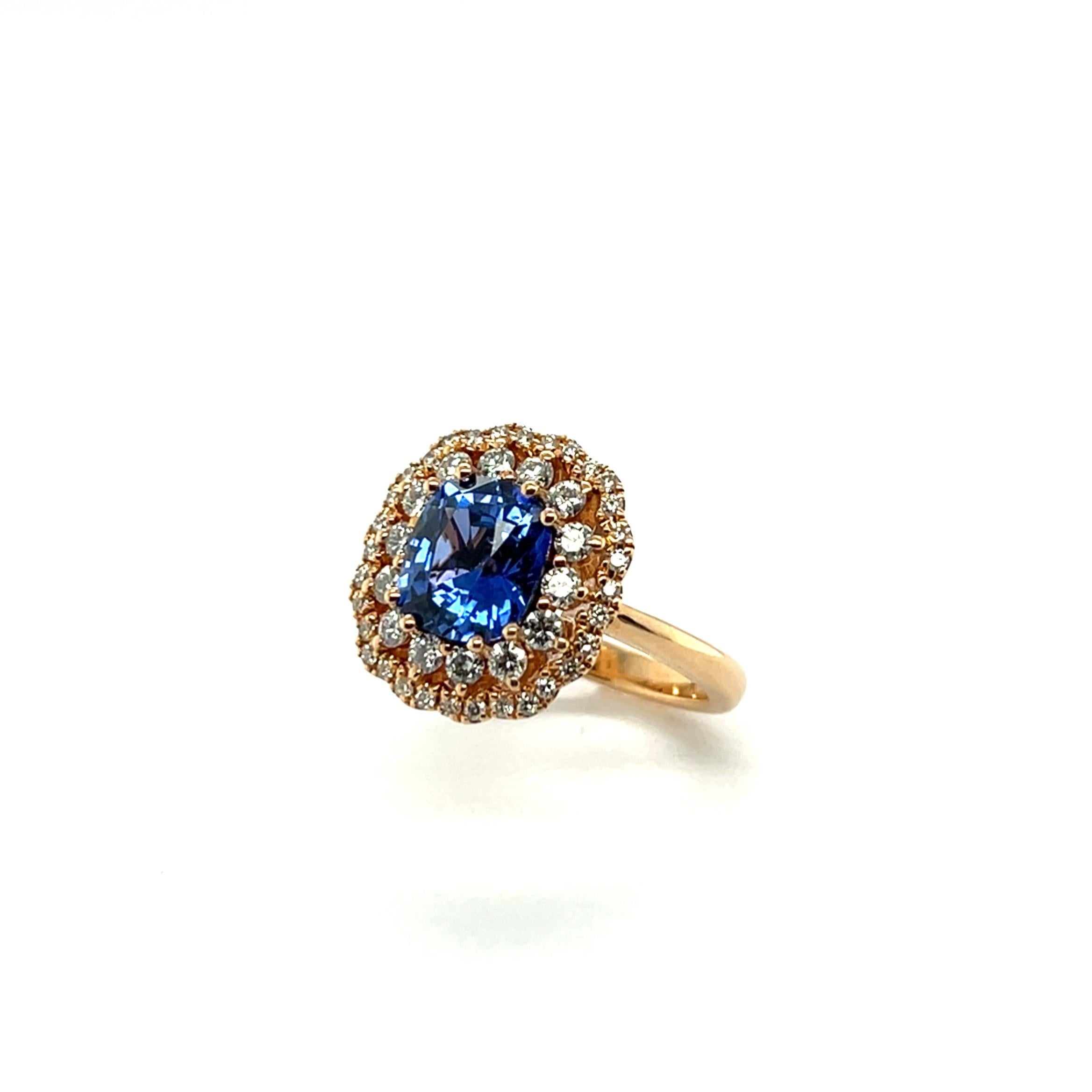 Donna Anello in oro rosa 18 carati con zaffiro blu di Ceylon taglio cuscino e diamanti in vendita