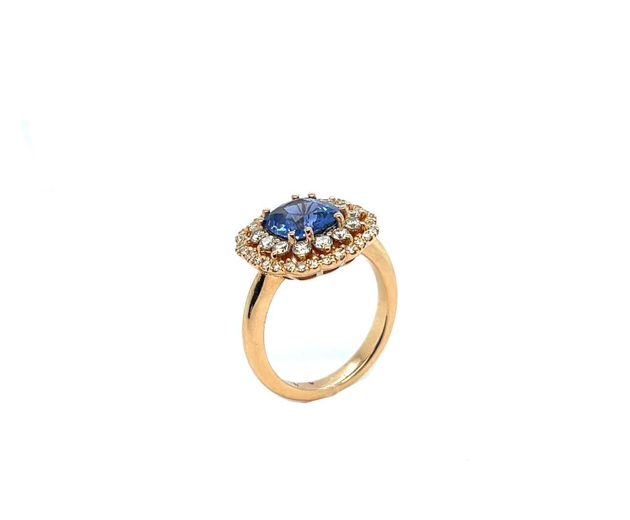 18 Carat Rose Gold with Cushion-Cut Ceylon Blue Sapphire and Diamonds Ring For Sale 2
