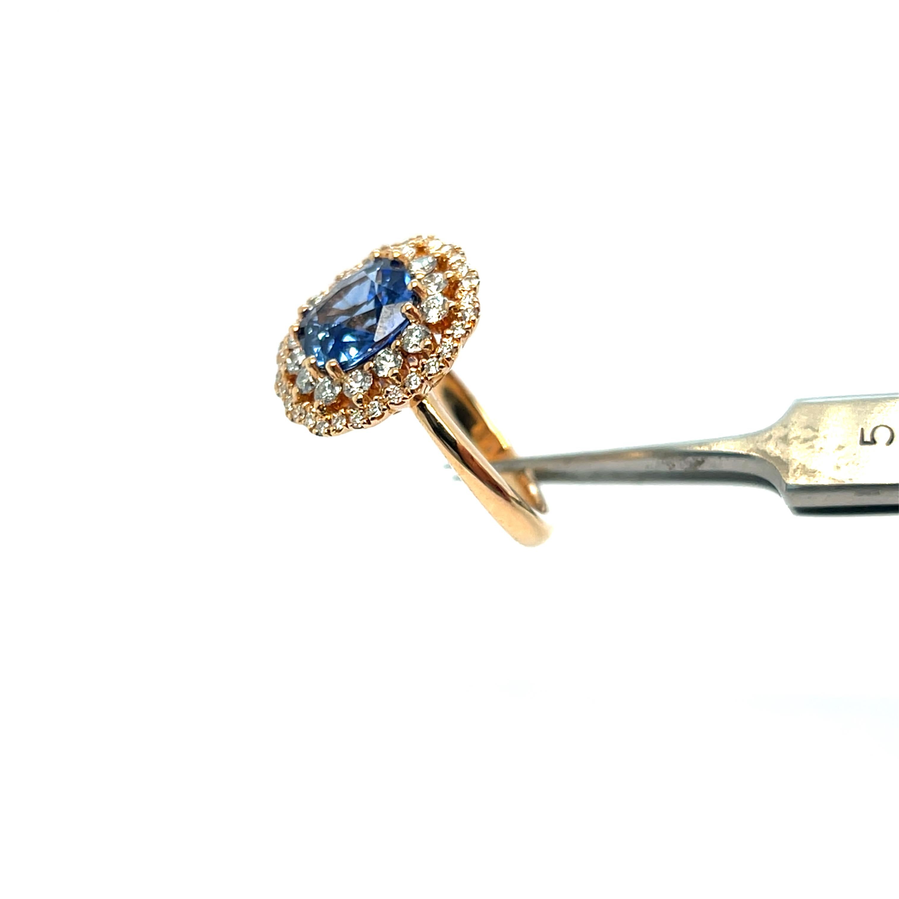 18 Carat Rose Gold with Cushion-Cut Ceylon Blue Sapphire and Diamonds Ring For Sale 1