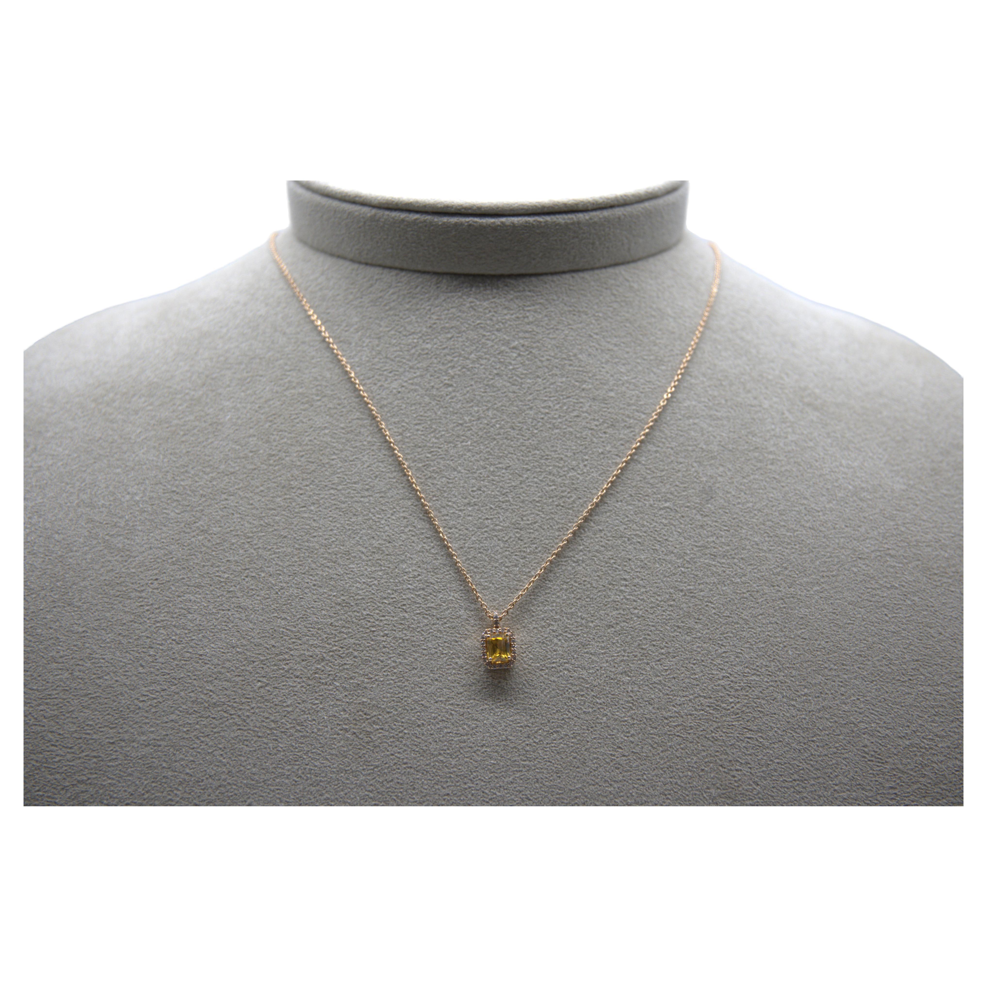 Discover our elegant Yellow Sapphire and Diamond Pendant Necklace, a piece of jewelry that embodies refinement. This jewel is designed for women who seek both sophistication and sparkle in an accessory.

The magnificent 0.610-carat yellow sapphire