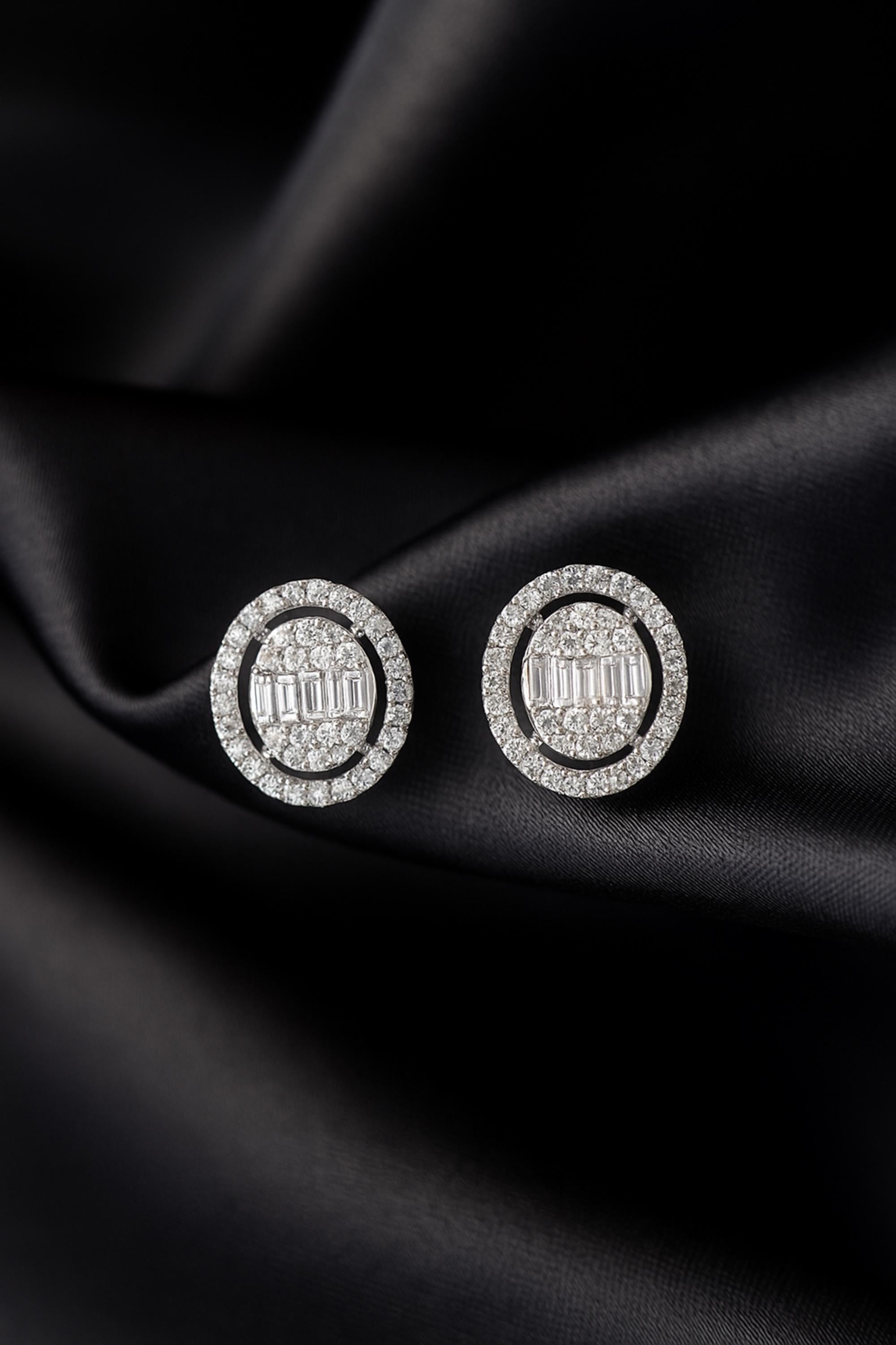 Modern 1.8 Carat SI Clarity HI Color Diamond Oval Stud Earrings 10 Karat White Gold For Sale