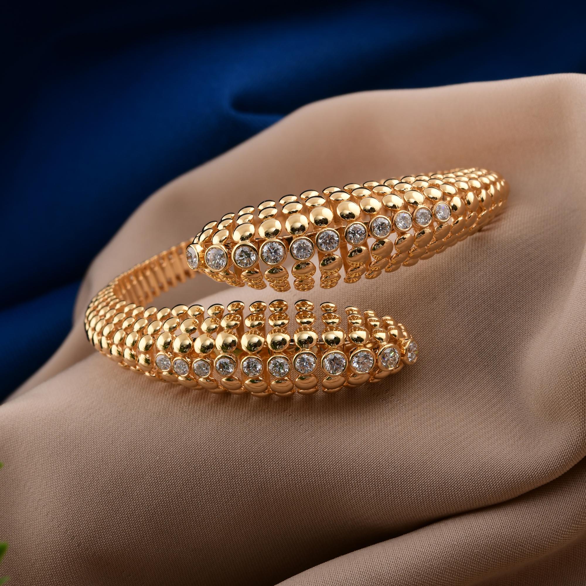 Round Cut 1.8 Carat SI/H Brilliant Cut Diamond Open Cuff Bracelet 14 Karat Yellow Gold For Sale