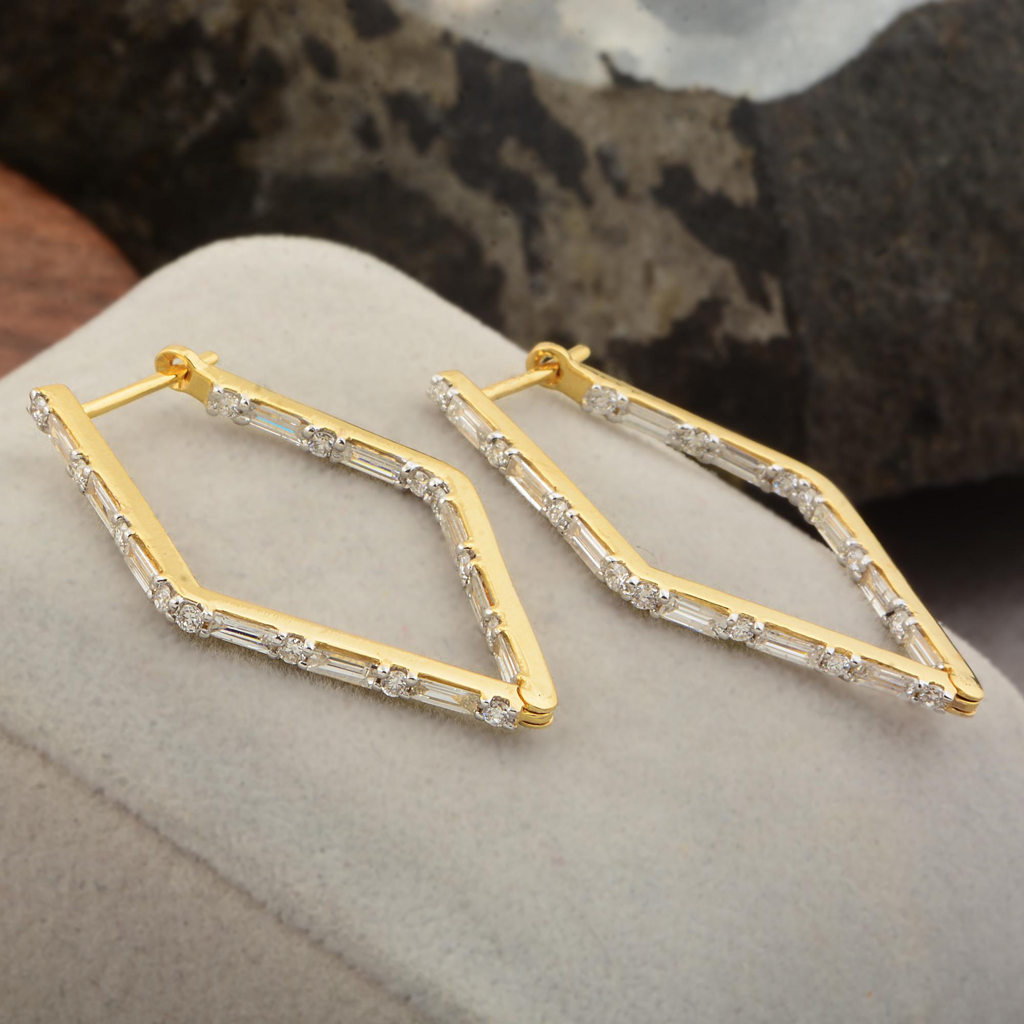 Moderno Orecchini a cerchio con diamante baguette da 1,8 carati SI/HI, oro giallo 18 ct. in vendita