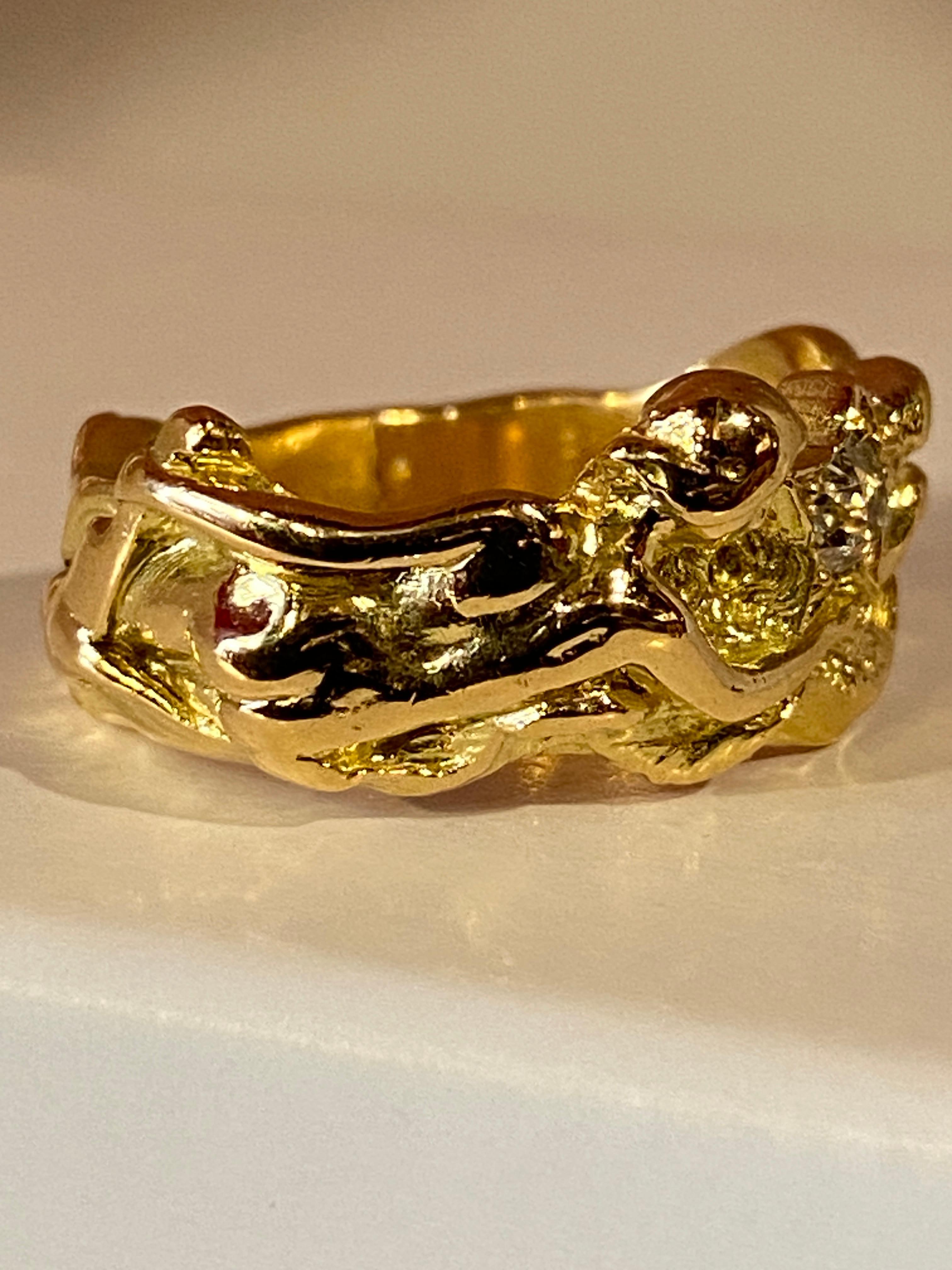 18 Carat Solid Gold Ring :Woman Braving the Wawes and Holding a Diamond Starfish 10