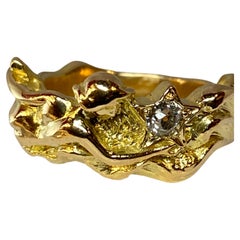 18 Carat Solid Gold Ring :Woman Braving the Wawes and Holding a Diamond Starfish
