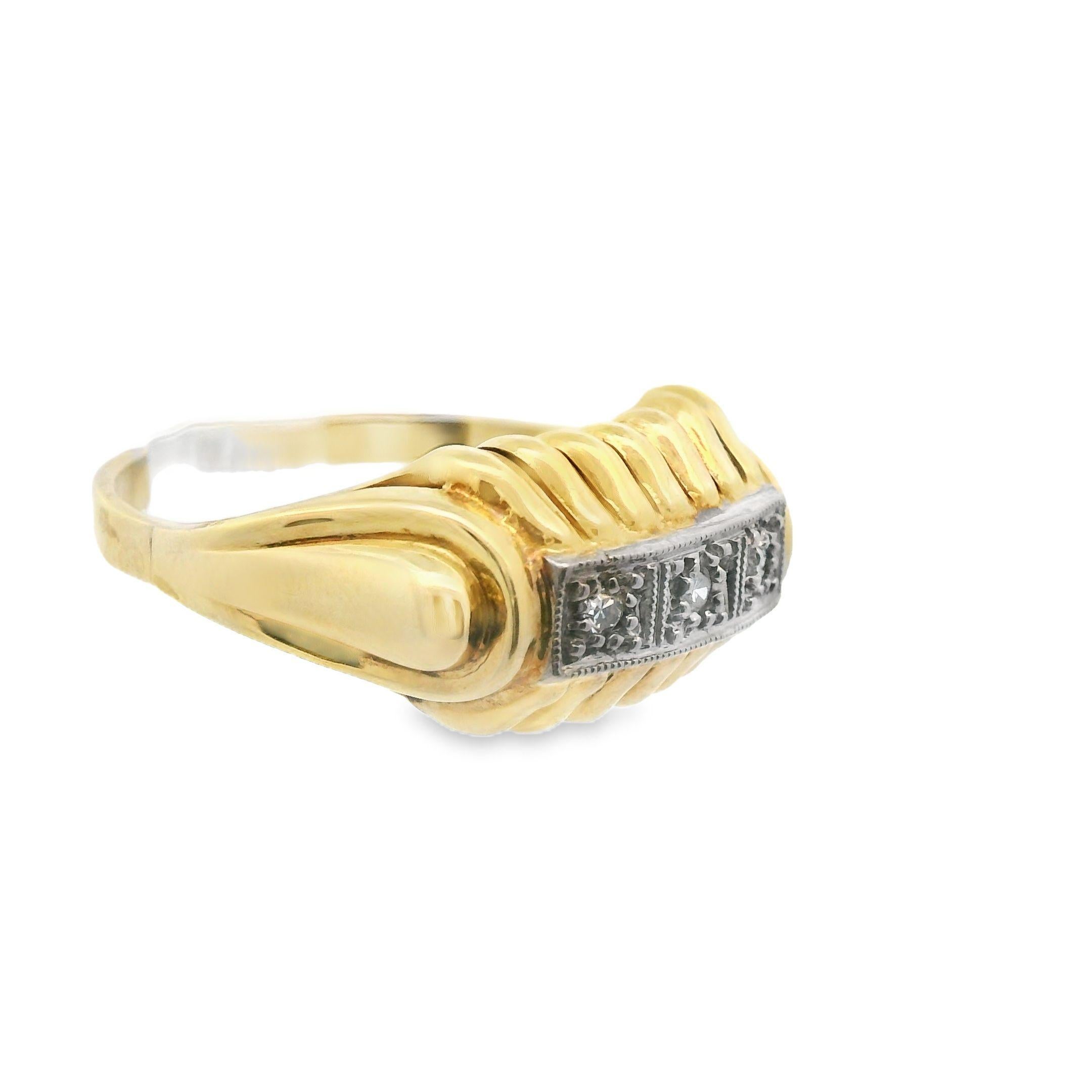 .18 Carat Three Stone Diamond Ring in 14k Yellow Gold Mid Century Modern In Good Condition For Sale In Lexington, KY