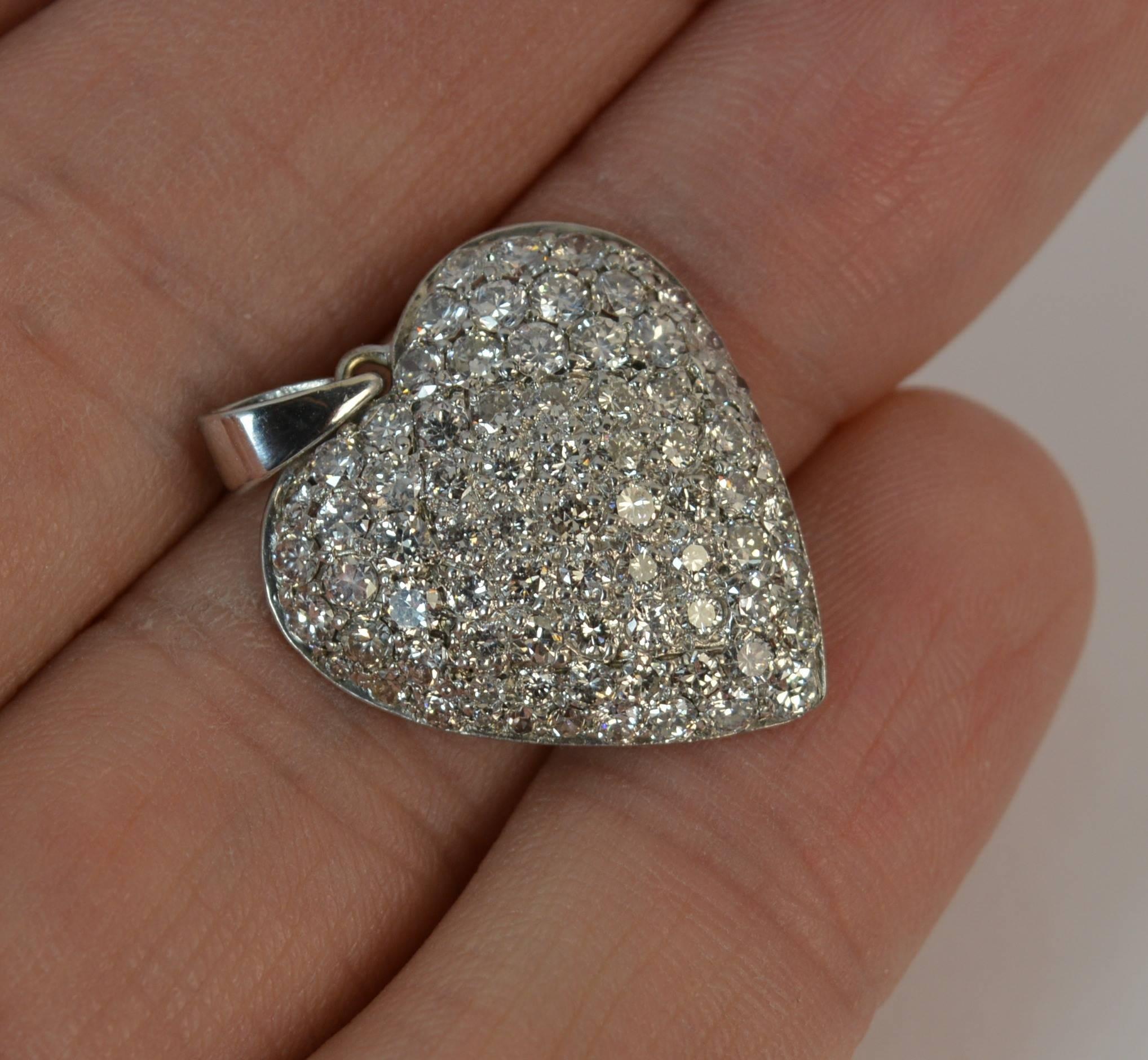 Round Cut 18 Carat White Gold 1.50 Carat Diamond Heart Pendant