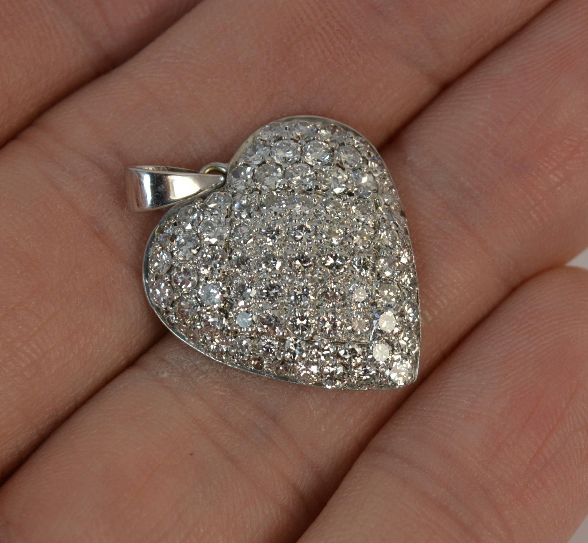 18 Carat White Gold 1.50 Carat Diamond Heart Pendant In Excellent Condition In St Helens, GB