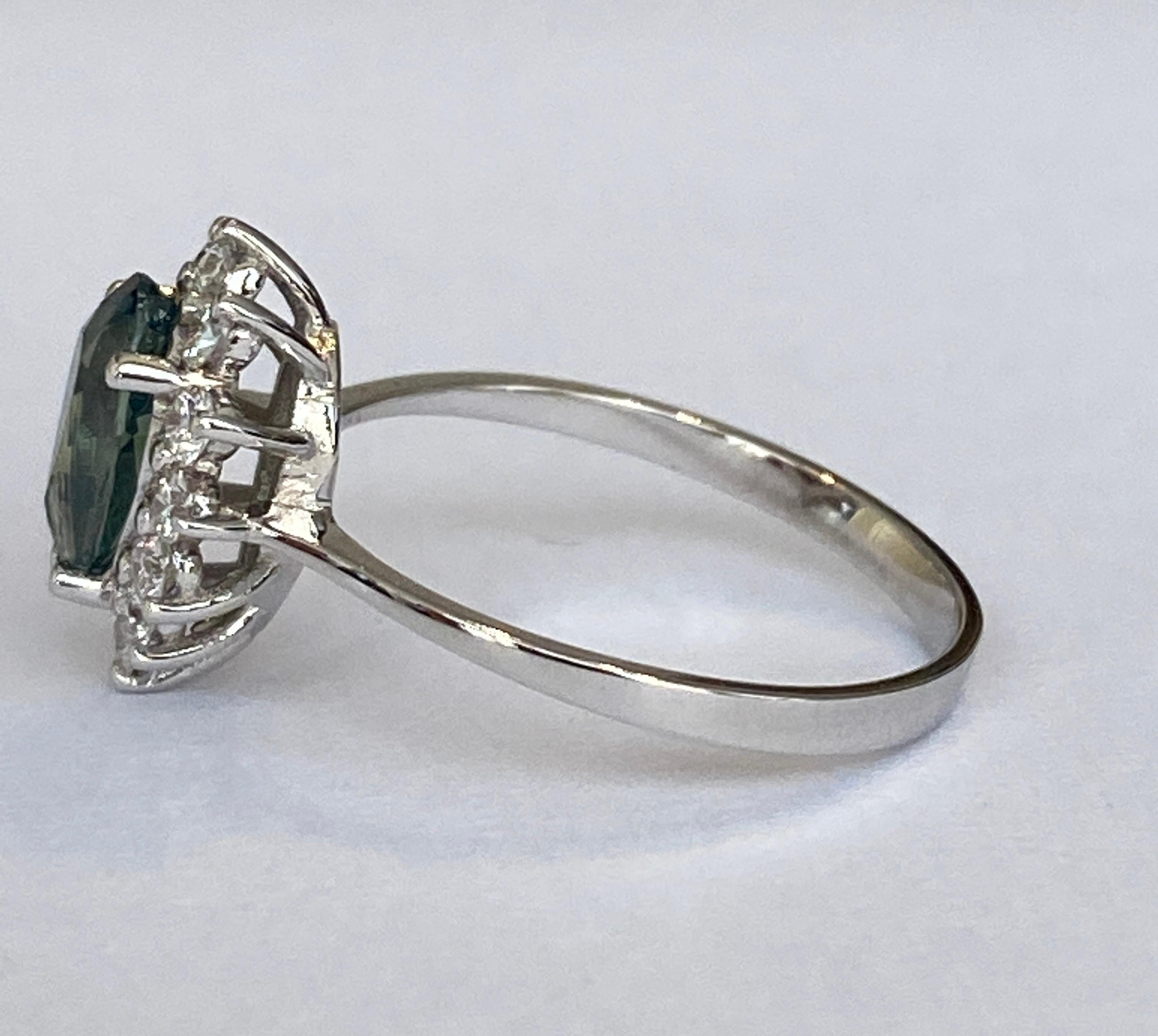 18 Carat White Gold 1.53 Carat Green Sapphire Diamond Cocktail Ring For Sale 1