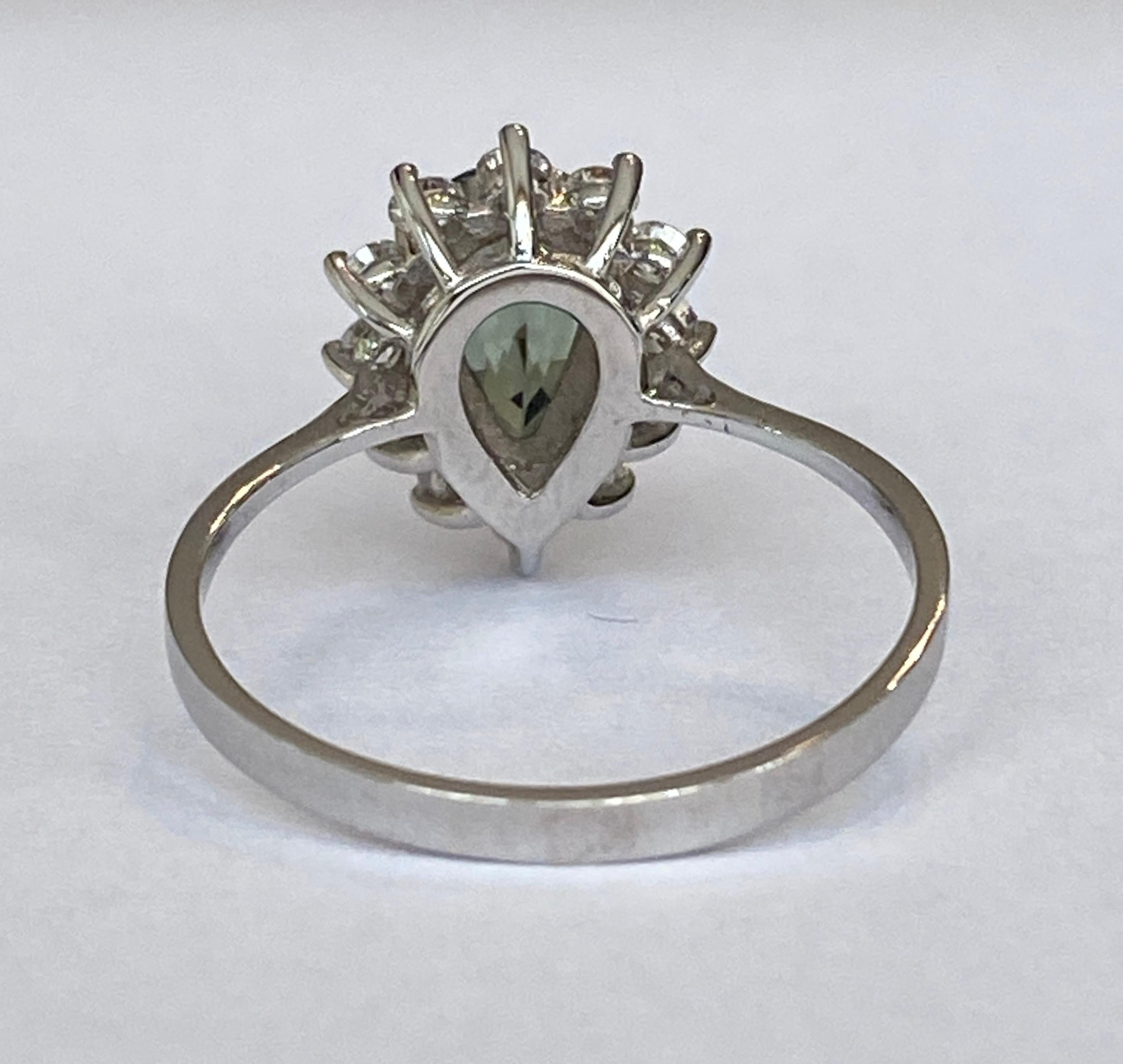 18 Carat White Gold 1.53 Carat Green Sapphire Diamond Cocktail Ring For Sale 2