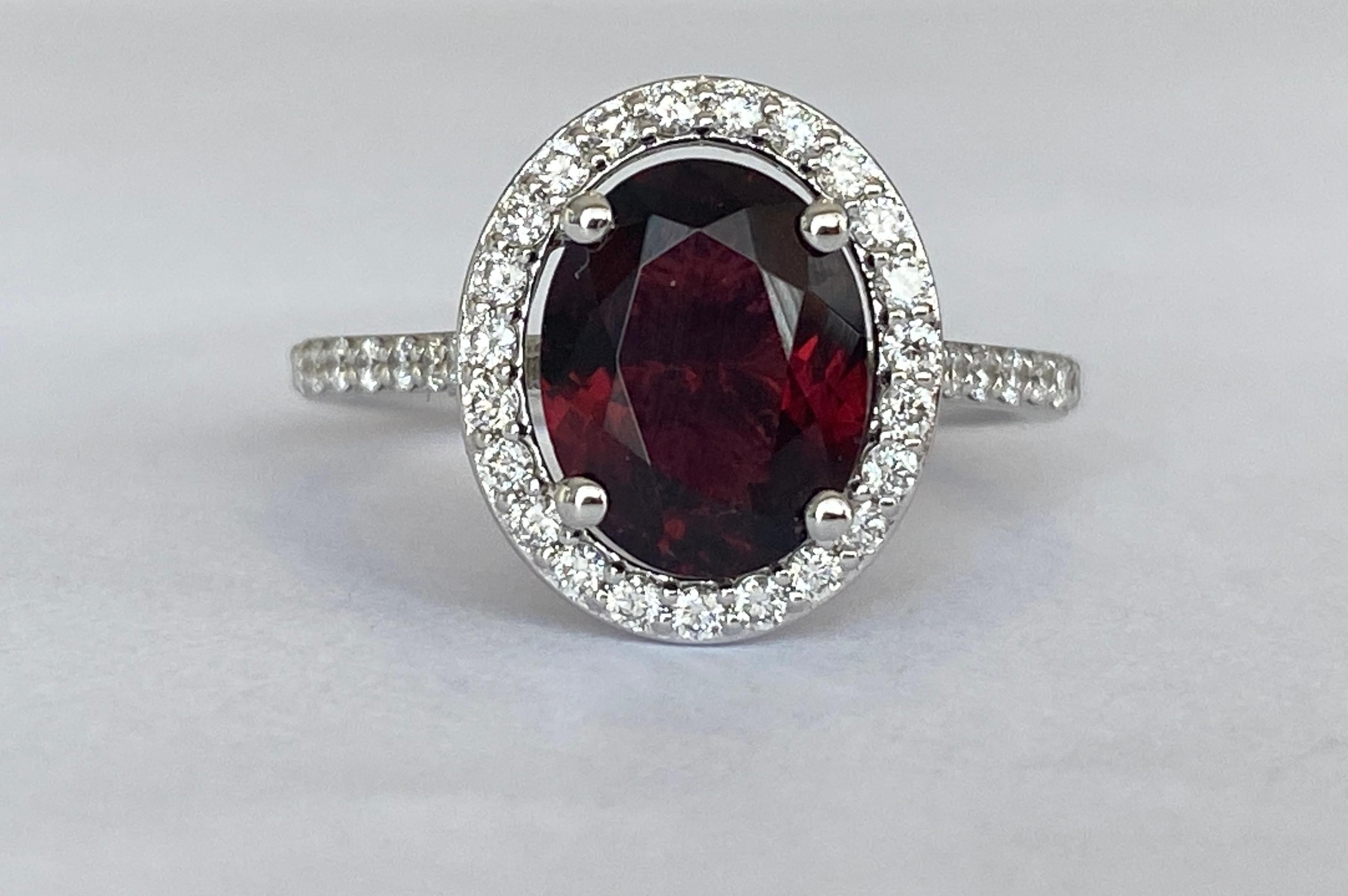ALGT Certified 18 Carat White Gold 1.90 Carat Tourmaline Diamond Cocktail Ring In New Condition For Sale In AMSTERDAM, NL