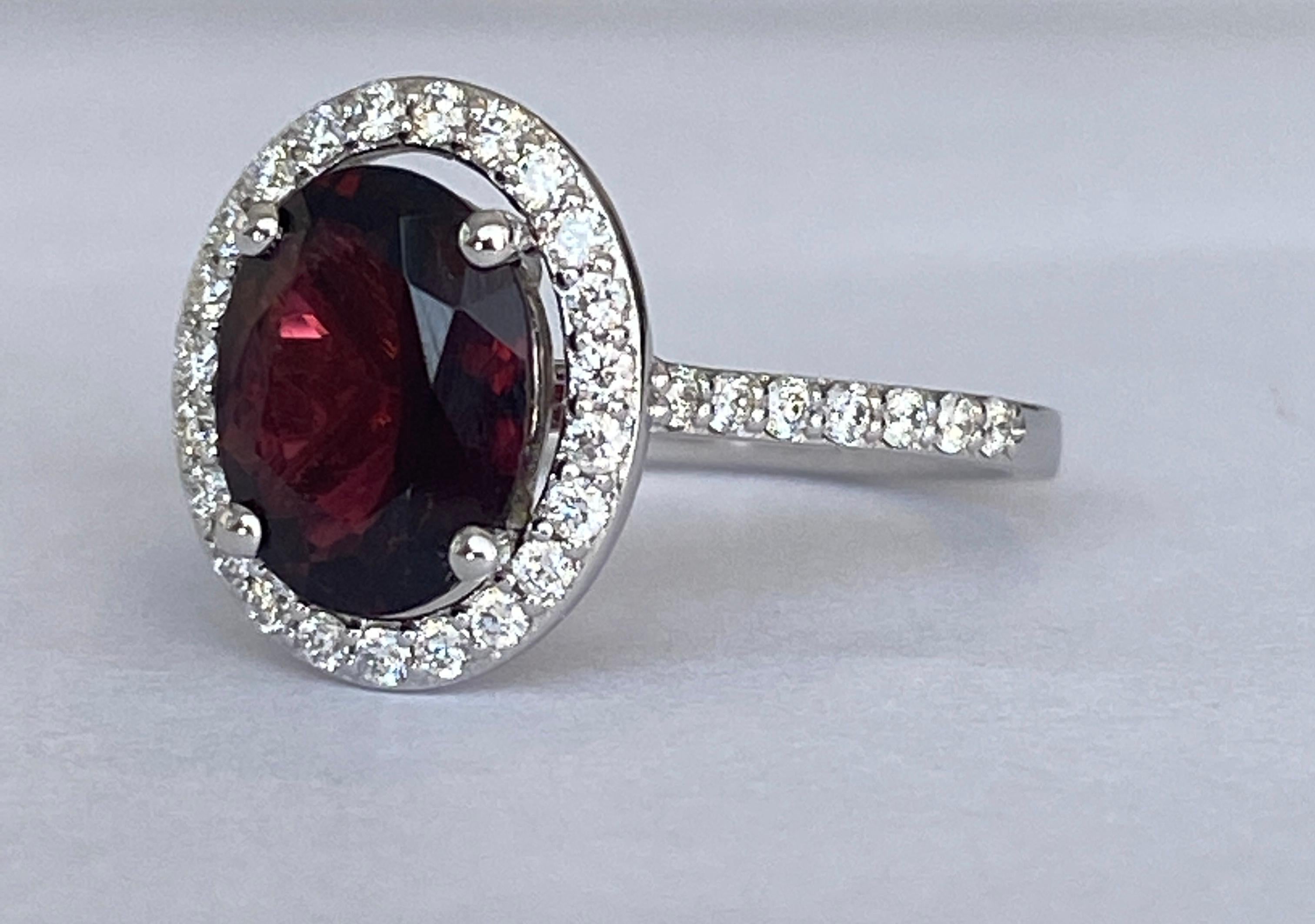 ALGT Certified 18 Carat White Gold 1.90 Carat Tourmaline Diamond Cocktail Ring For Sale 1