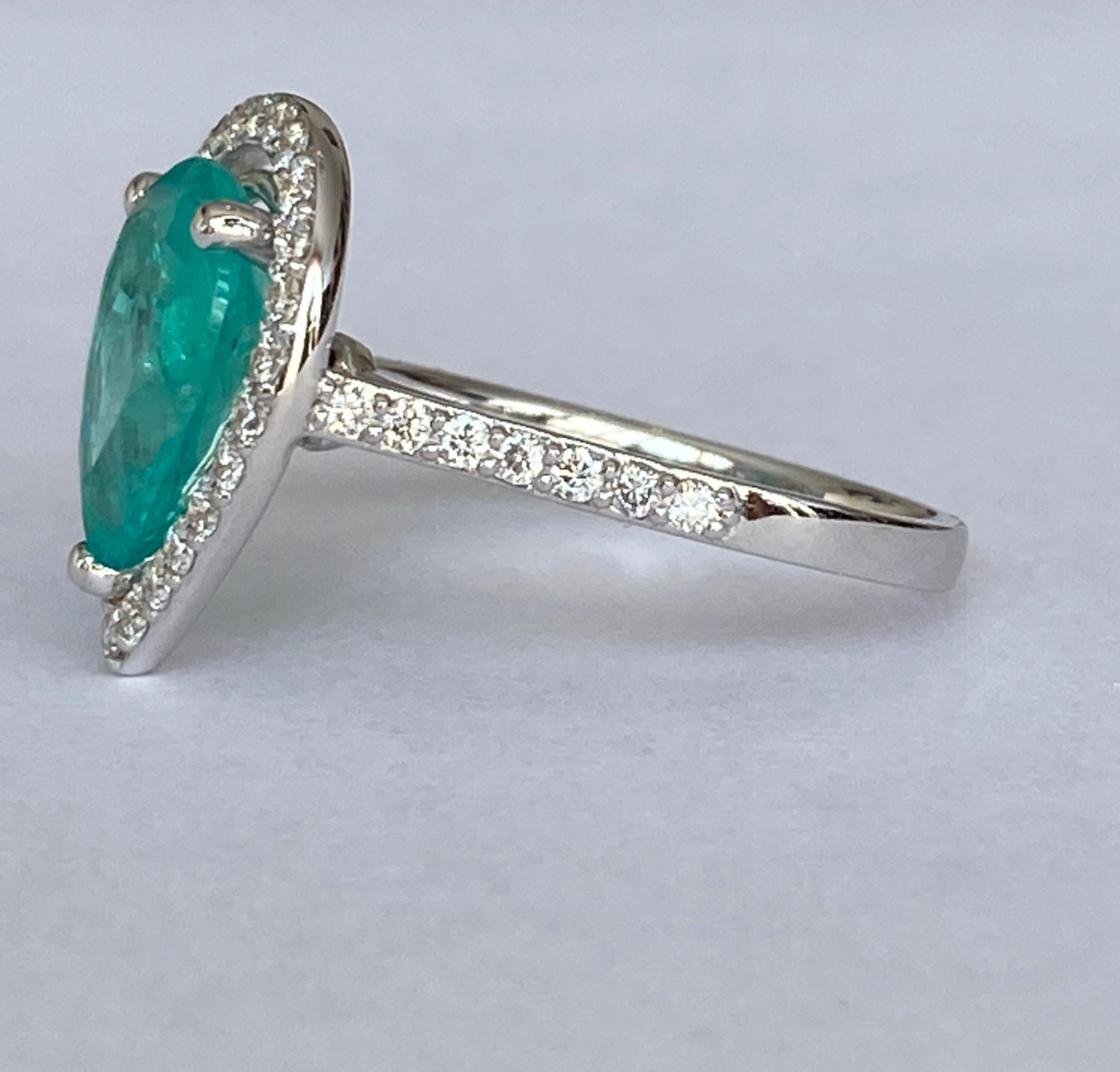 18 Carat White Gold 2.30 Carat Emerald Diamond  Diana Cocktail Ring In New Condition For Sale In AMSTERDAM, NL