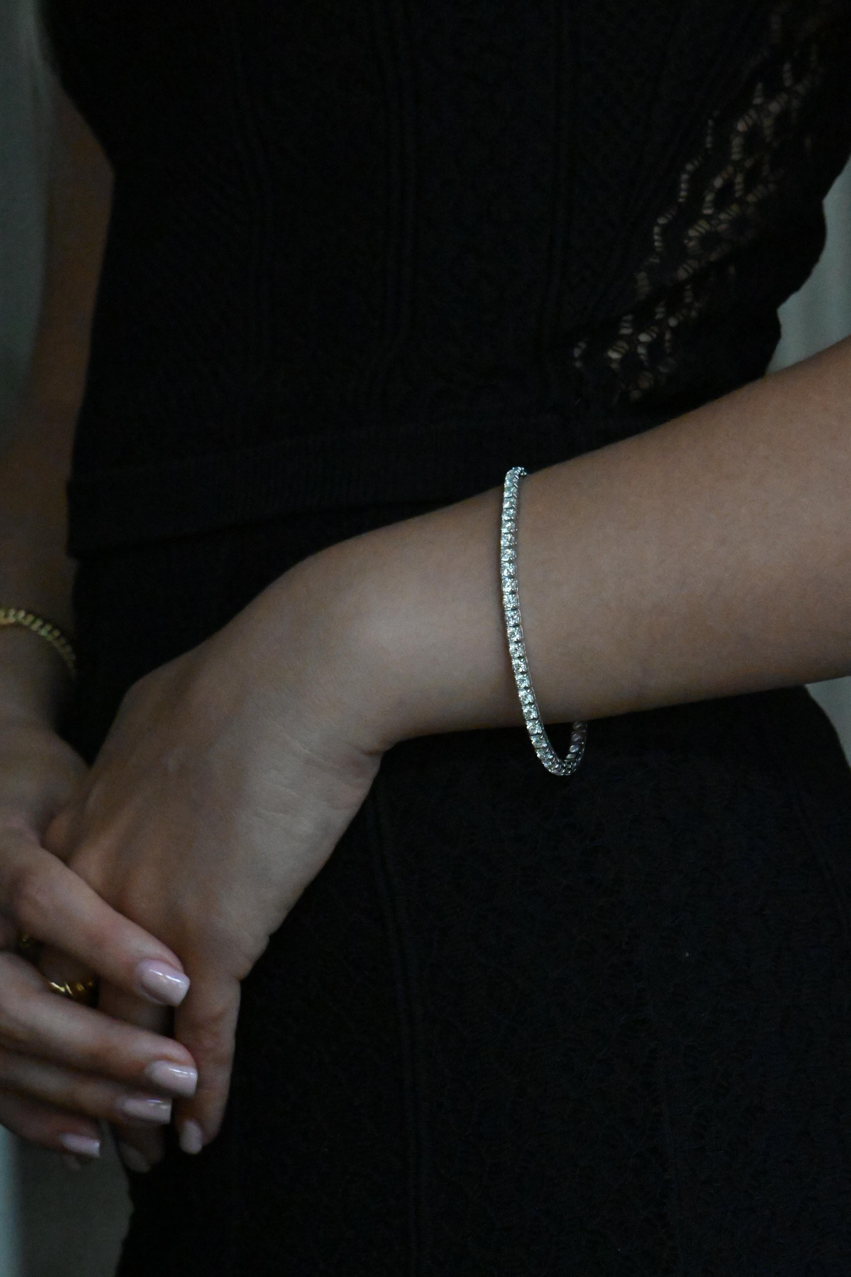 Artisan 18-Carat White Gold 5-Carat Diamonds Tennis Bracelet For Sale
